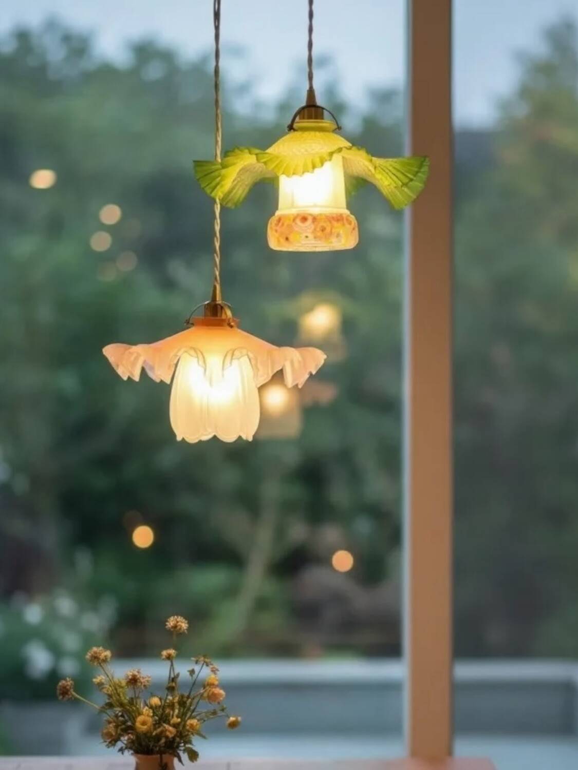 Opaline pleated suspension and tulip with Art Deco floral patterns.