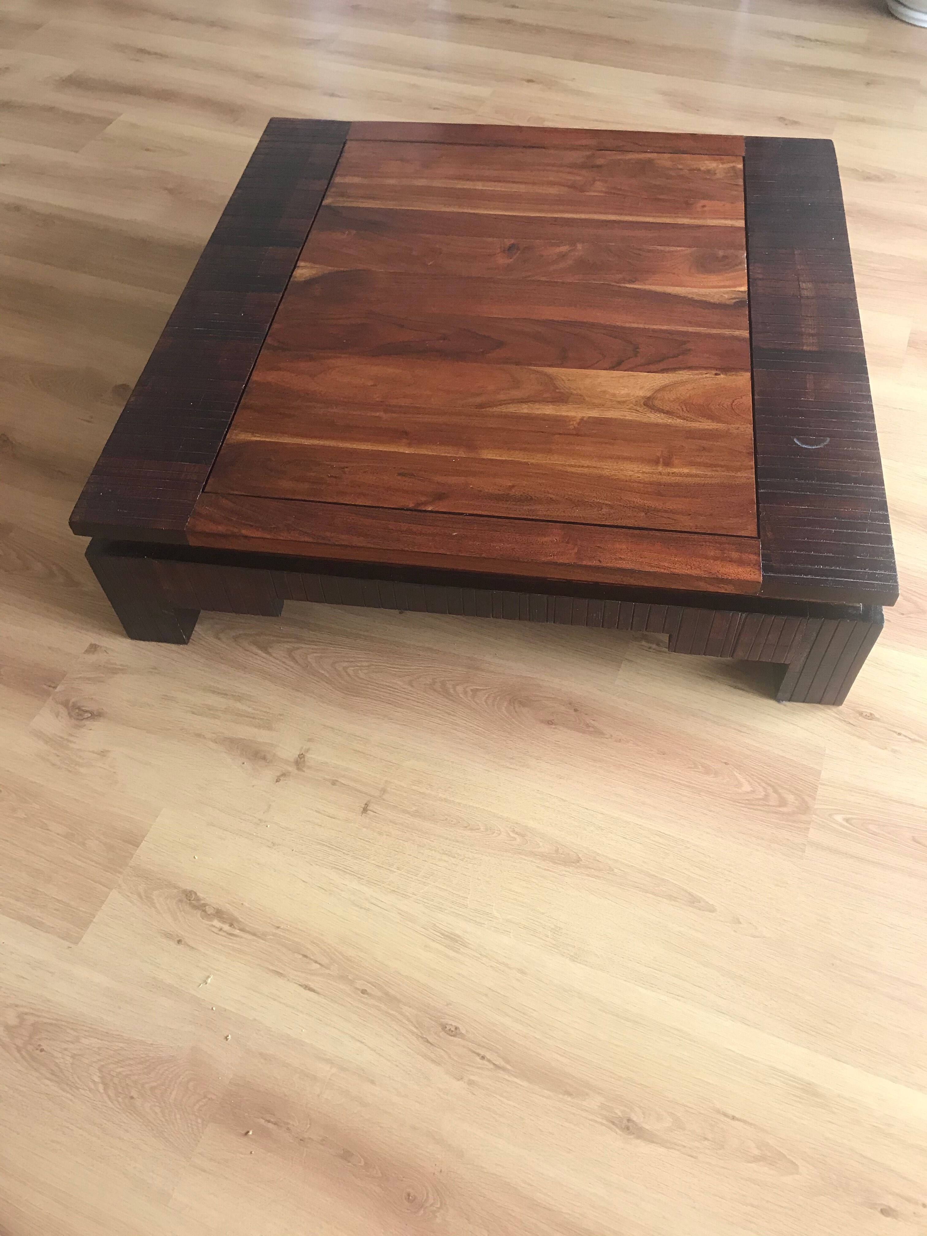 Table basse en bois massif