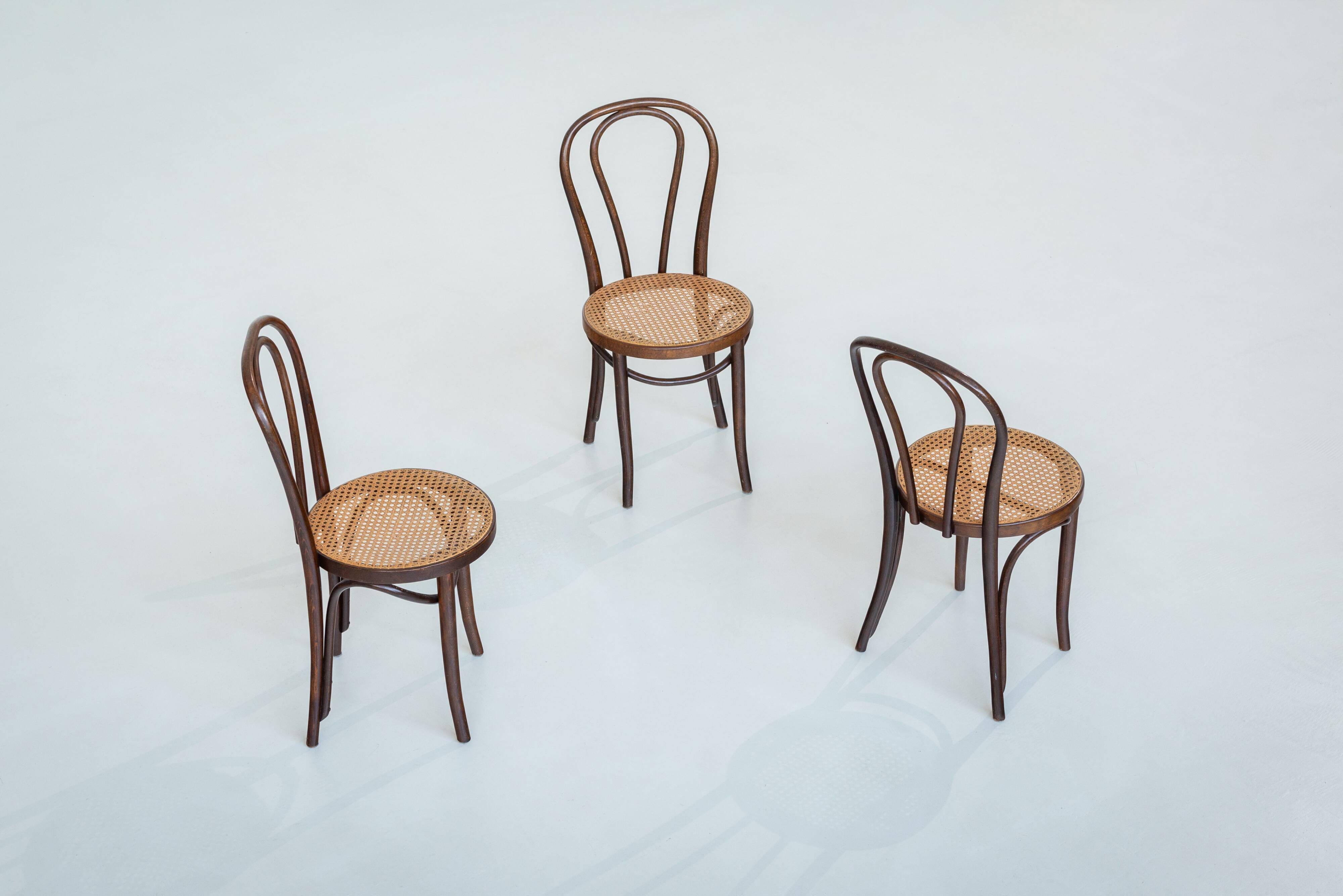 Ensemble de trois chaises « Chaplin » par Thonet