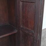 Ancienne armoire en bois foncée