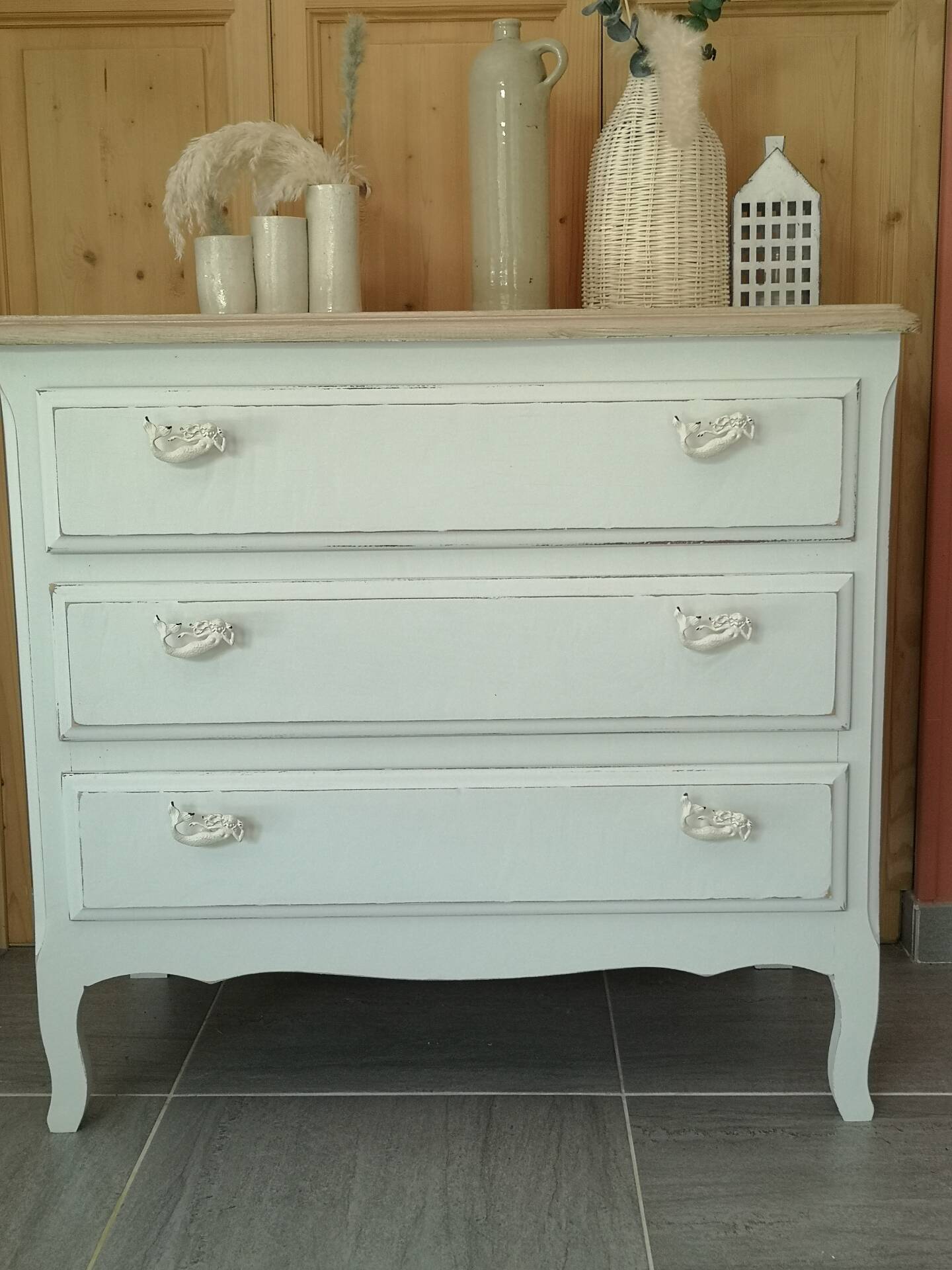 Shabby chic chest of drawers