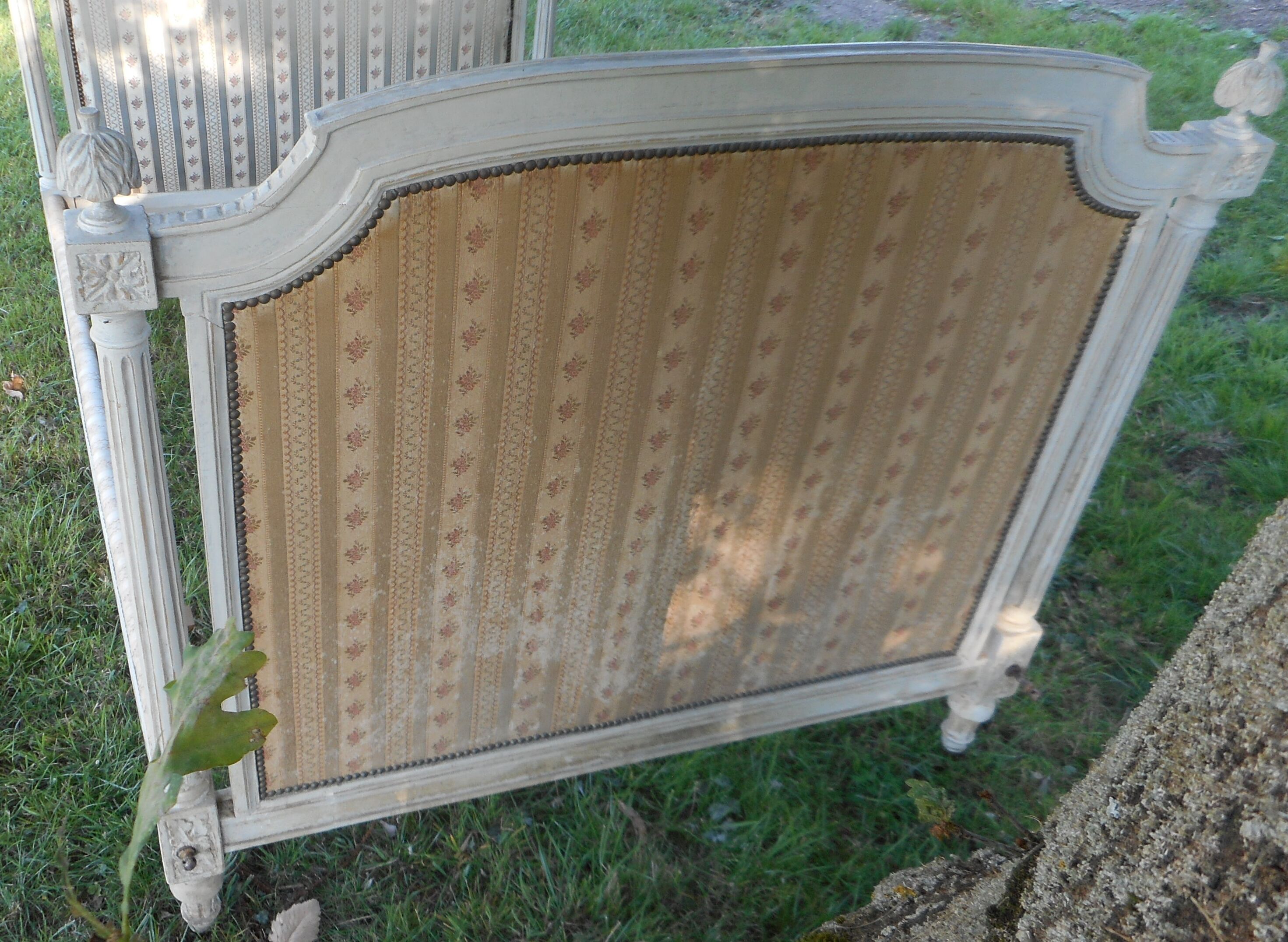 Former Louis XVI bed frame patina gray