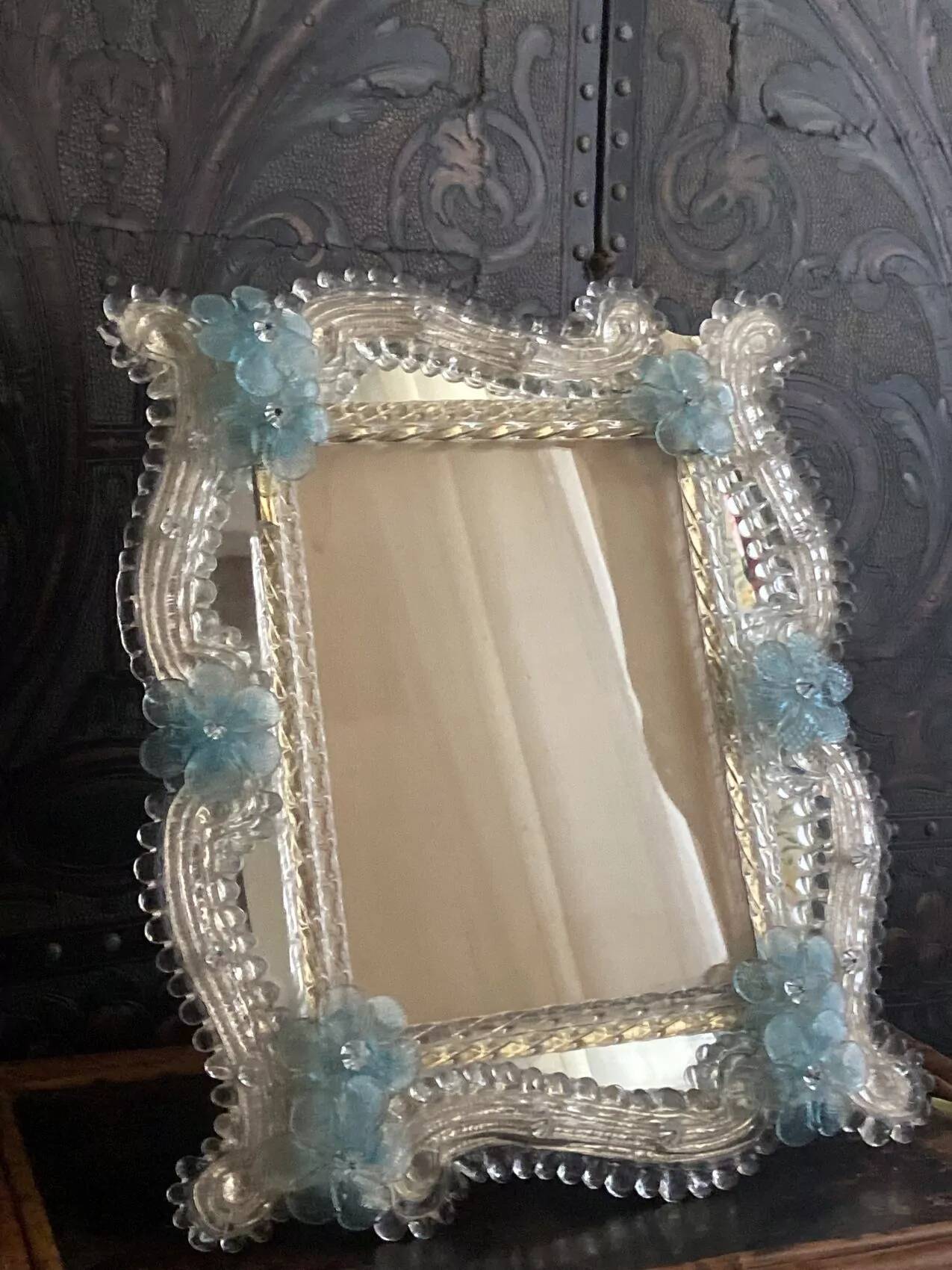 Miroir rectangulaire en verre de Murano aux fleurs bleues – Années 50