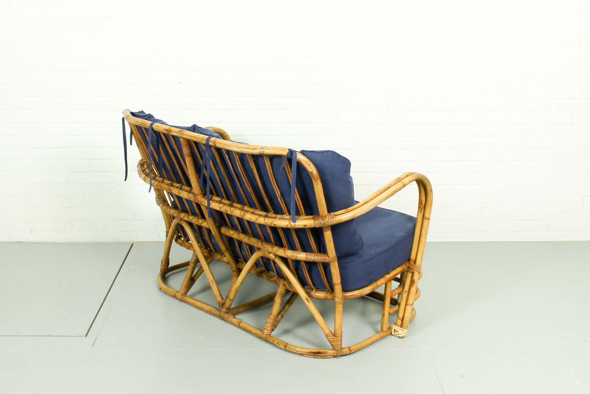 Ensemble rare de salon de rotin de milieu du siècle
