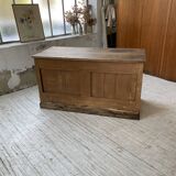 Central island trading counter in walnut