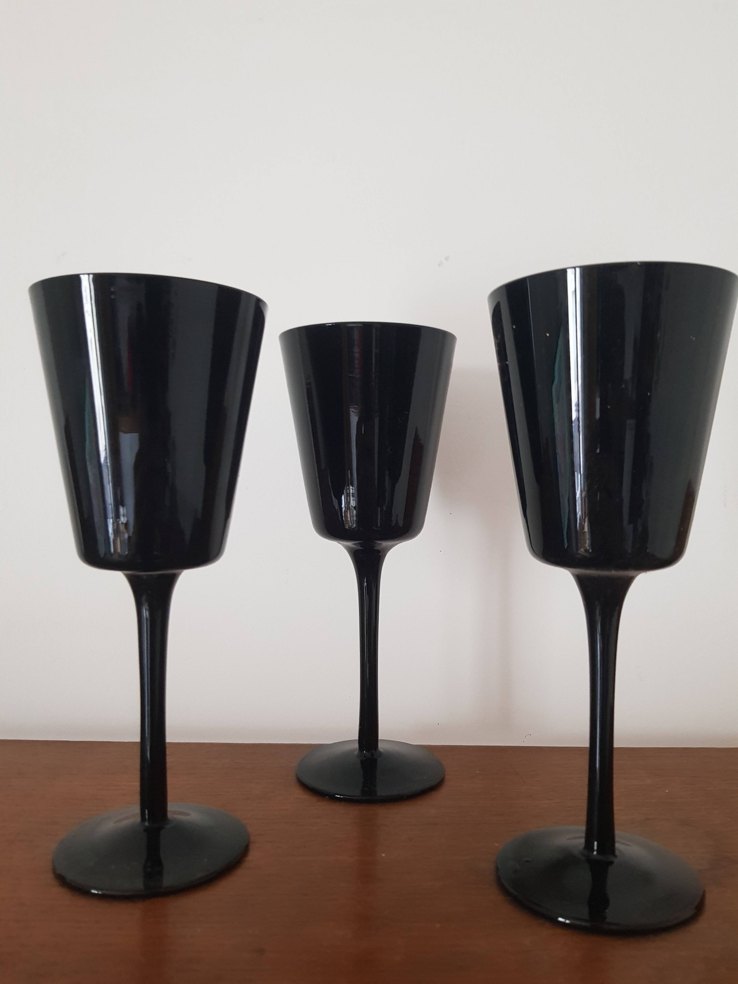 Set of 3 black crystal wine glasses