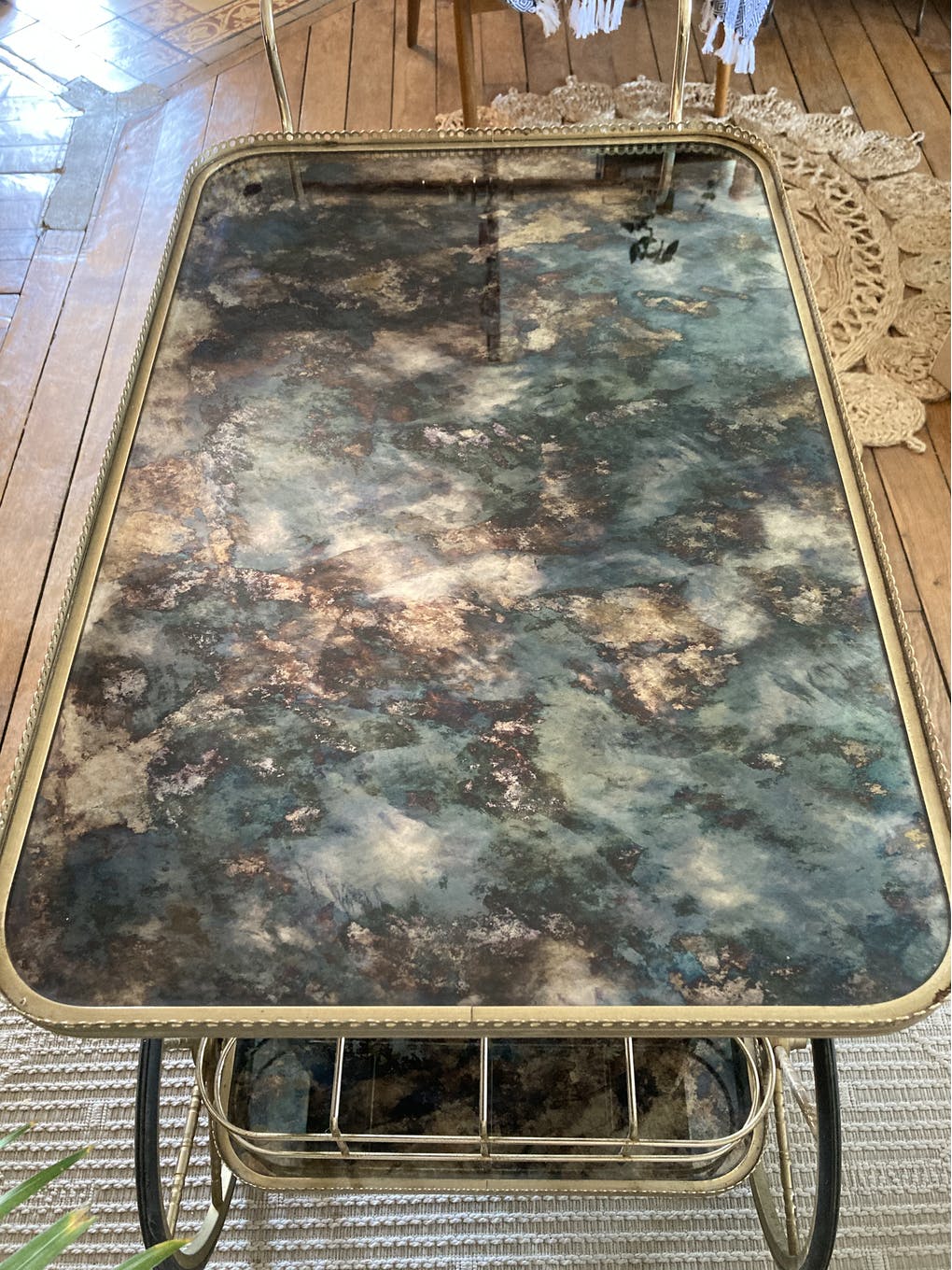 Serving table