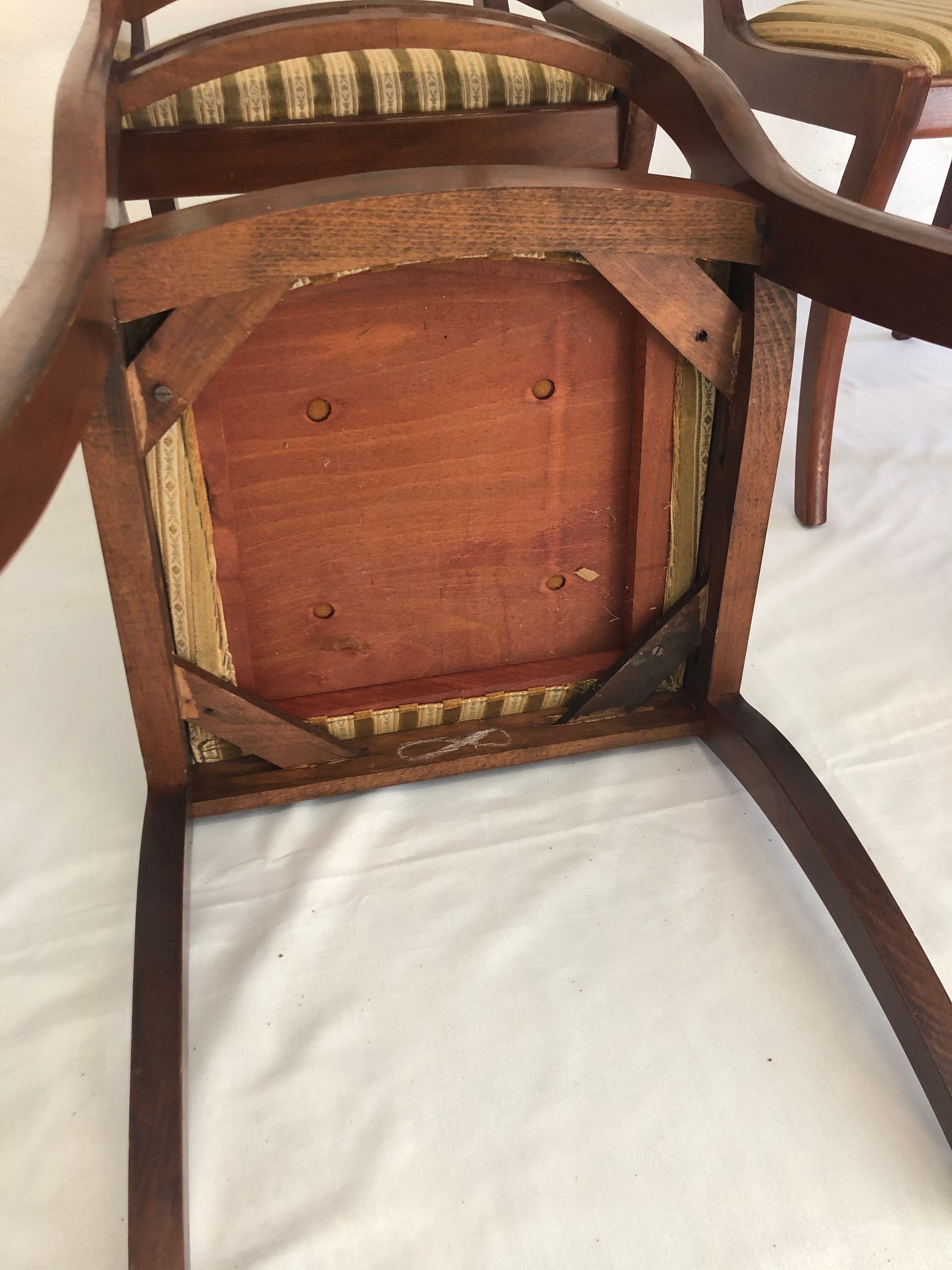 Lot of 4 English style chairs