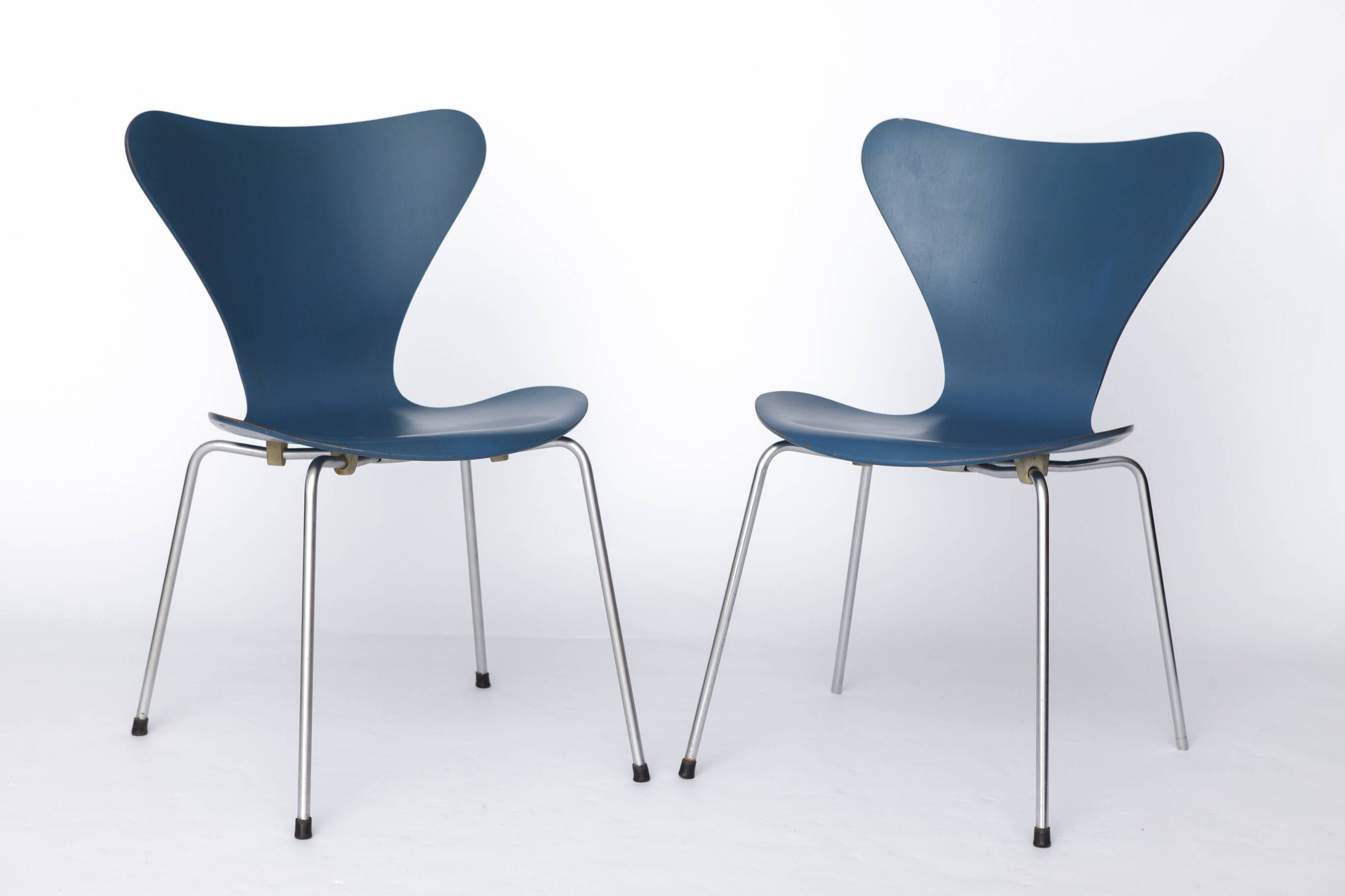 2 chaises Arne Jacobsen Série 7 – Modèle 3107 – Fritz Hansen Vintage années 1950