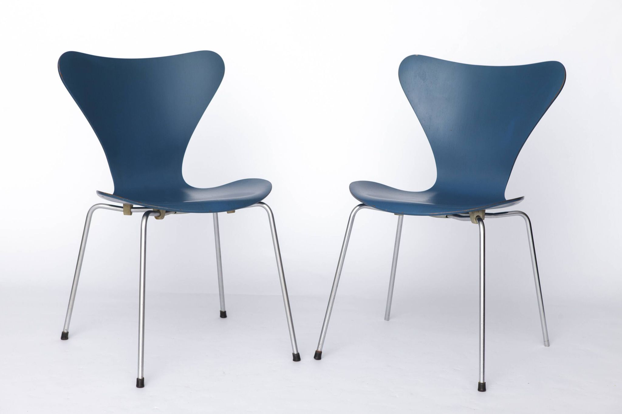 2 Arne Jacobsen Series 7 Chairs – Model 3107 – Fritz Hansen Vintage 1950s