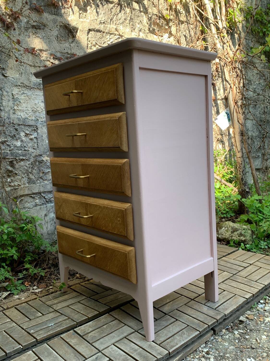 Vintage powder pink compass leg chest of drawers from the 1950s