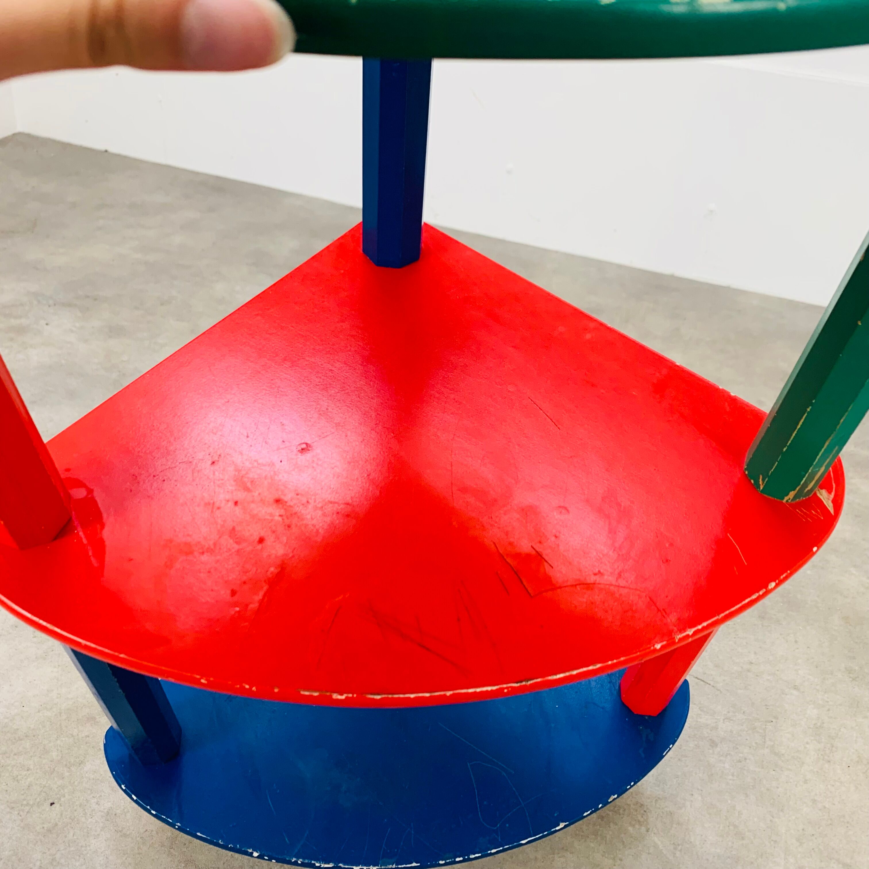 Corner shelf pencils Pierre Sala for children