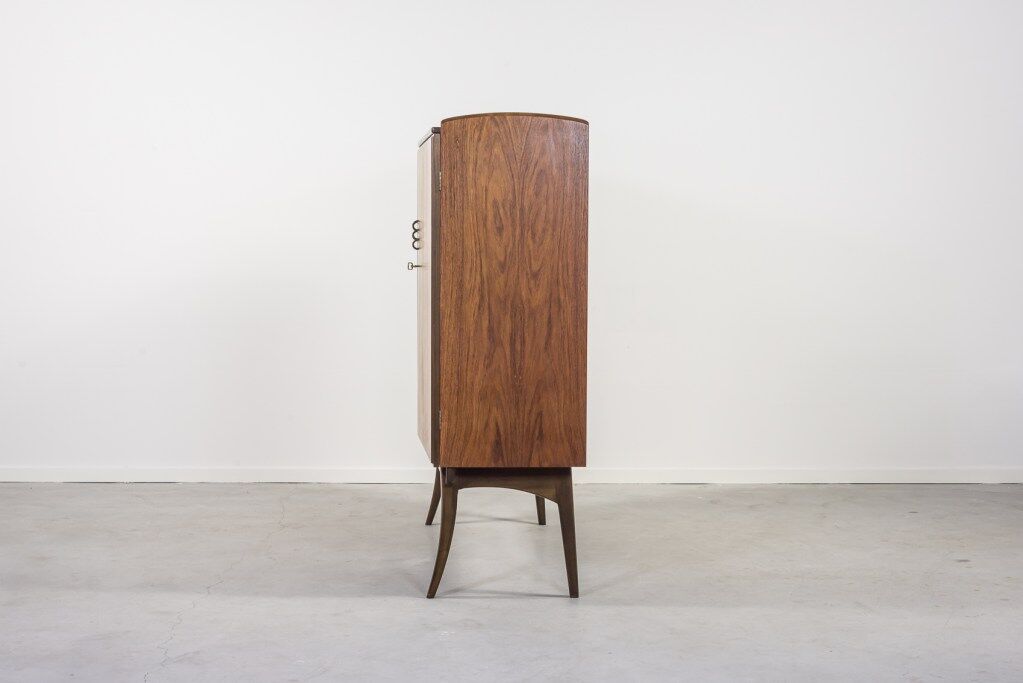 Armoire sculpturale du milieu du siècle par Carl Axel Acking