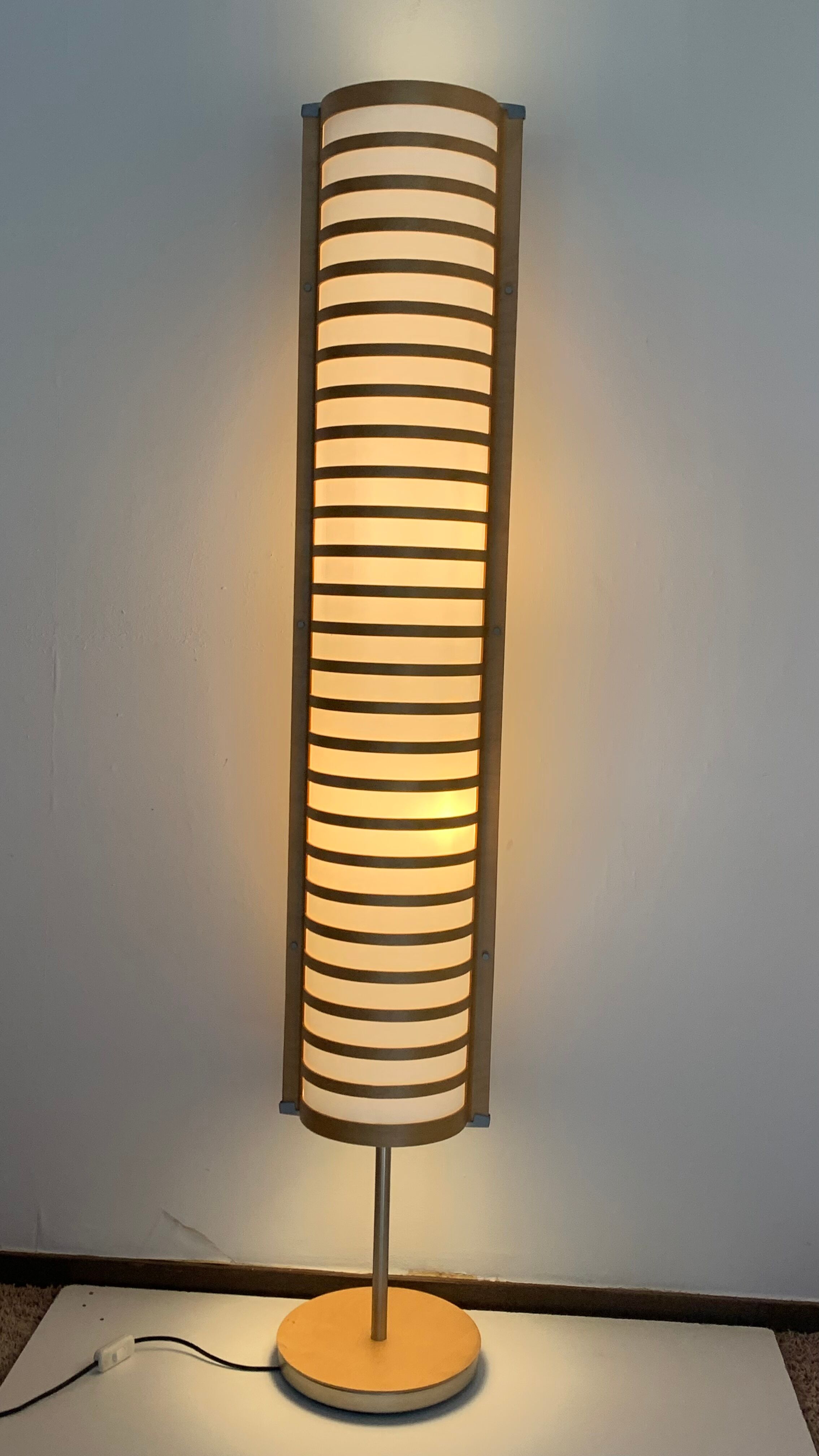 Lampadaire en bois de hêtre et textile Ikea Strimma