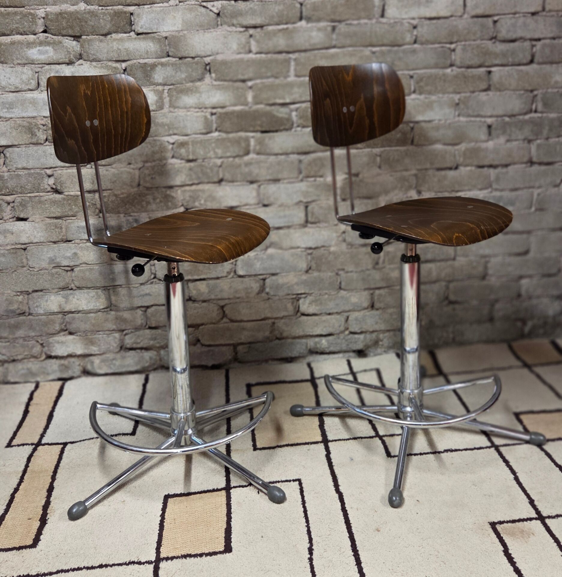 Paire de chaises d’orchestre SE 68 par Egon Eiermann, années 70
