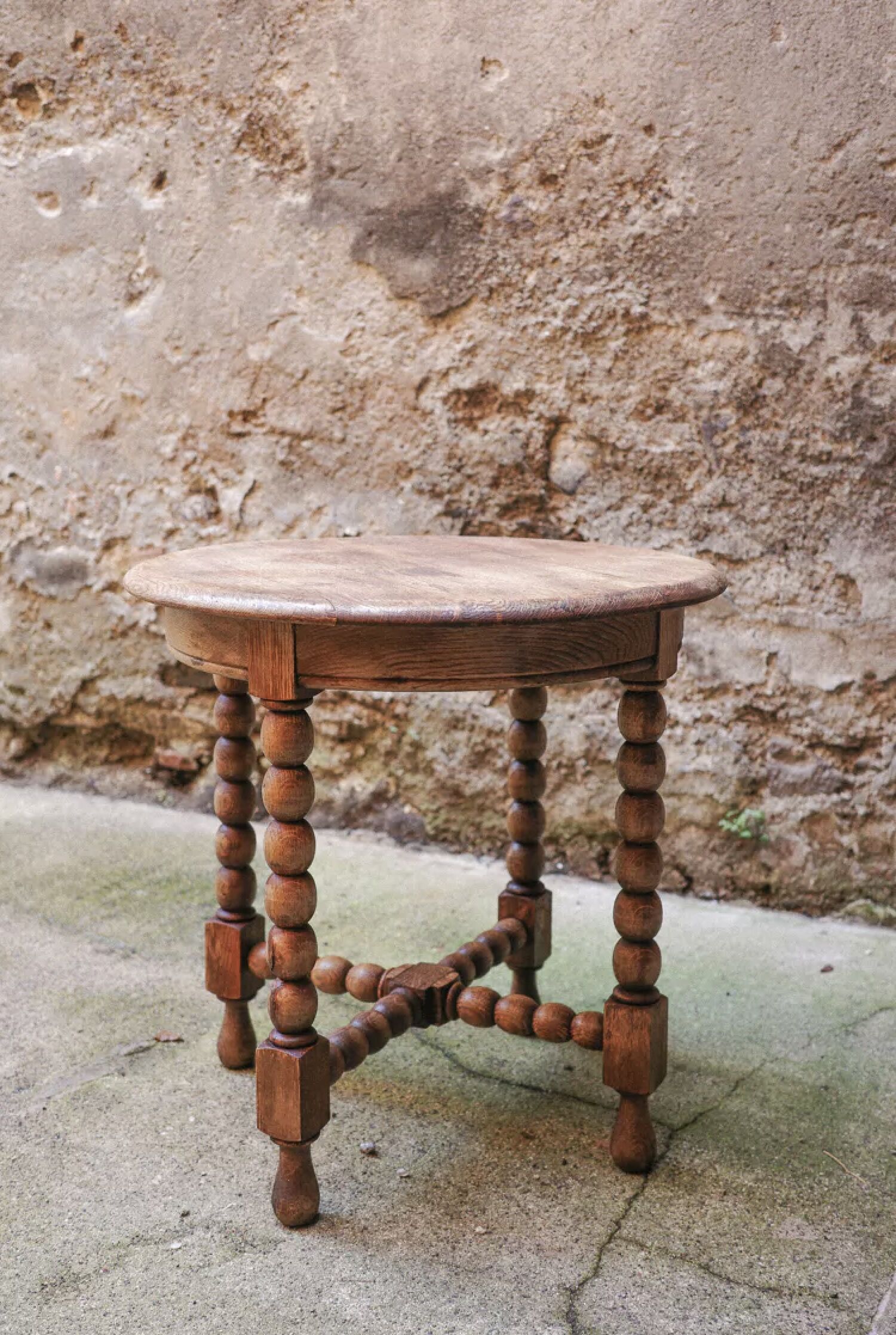 Table with ball legs in turned wood