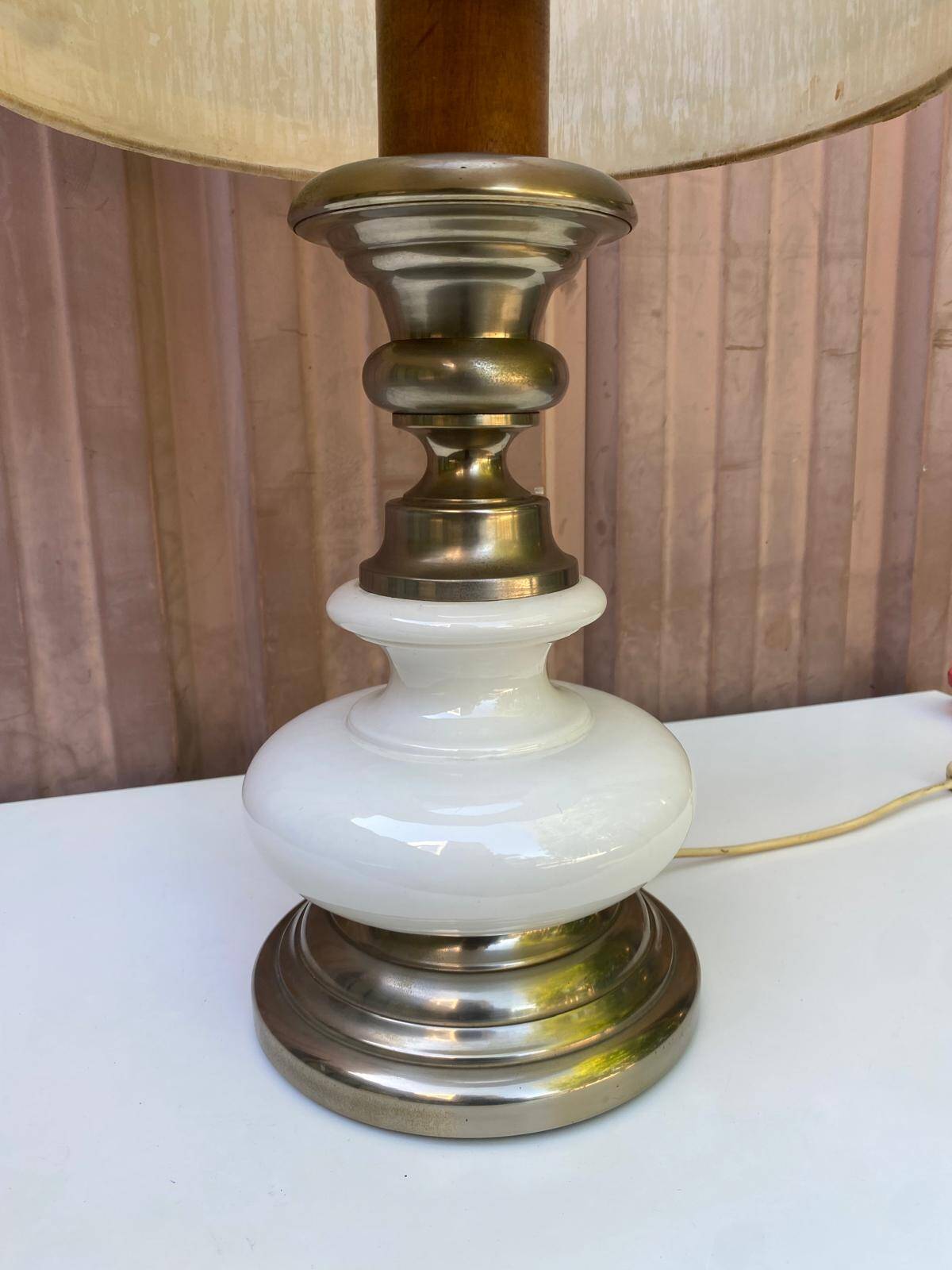Vintage lamp in gold metal and white opal from the 1970s.