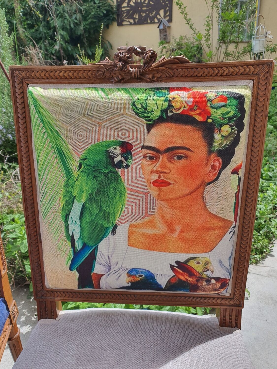 Duo of chairs with the effigy of Frida Kahlo