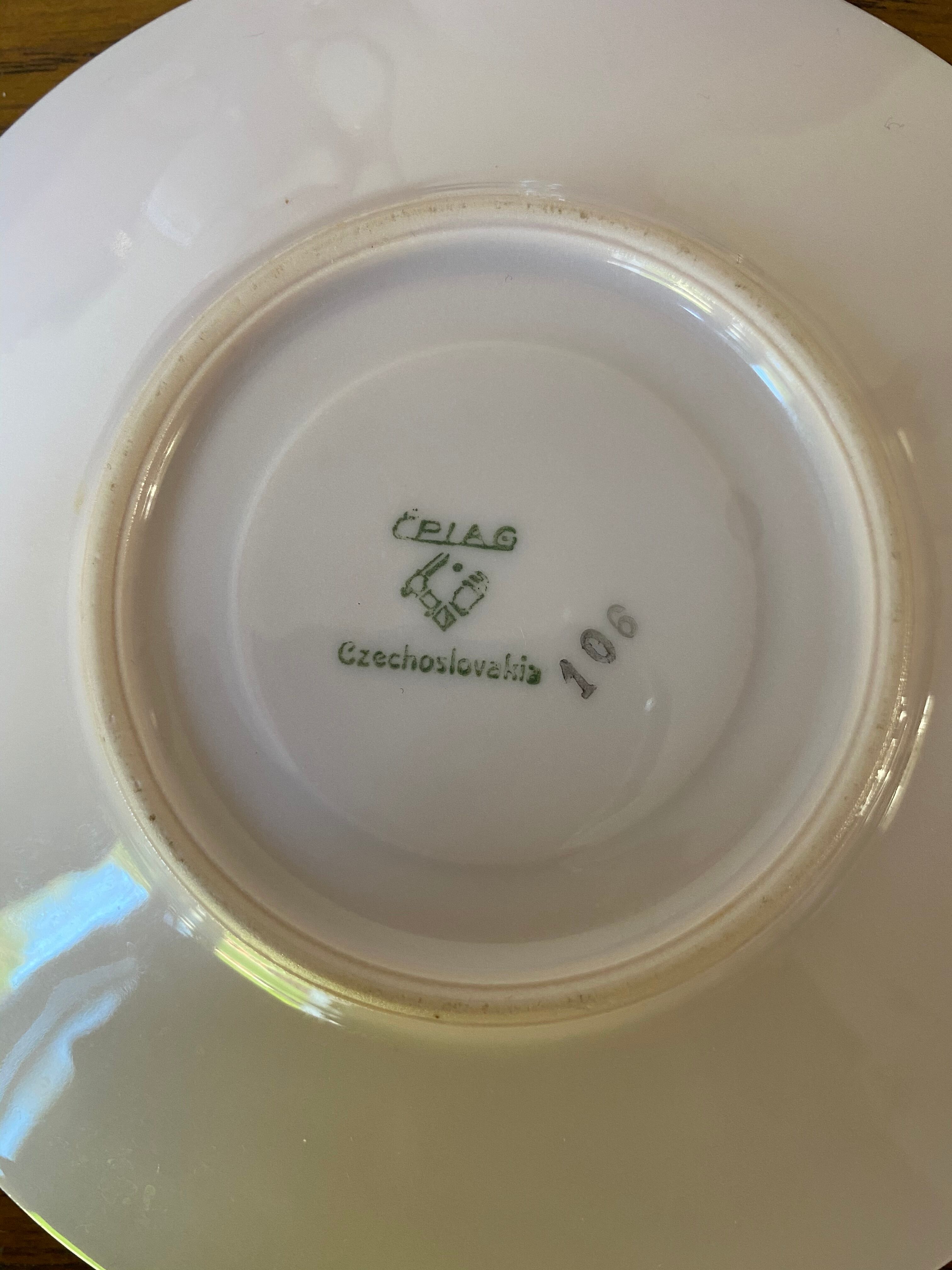 Epiag service to the or pink coffee