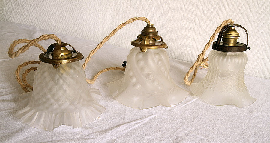 Set of 3 hangings lamp tulips in art nouveau glass paste