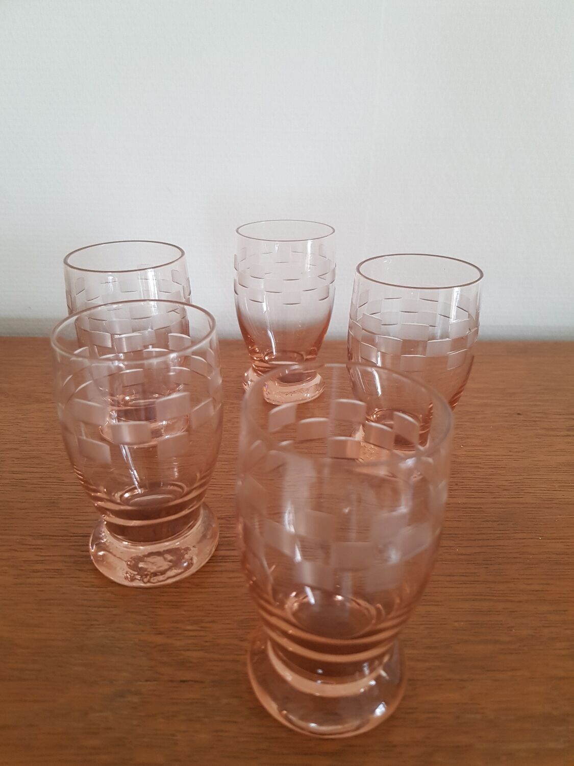 Set of 5 pink glasses