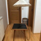 Lampe liseuse avec petite table de marque temde