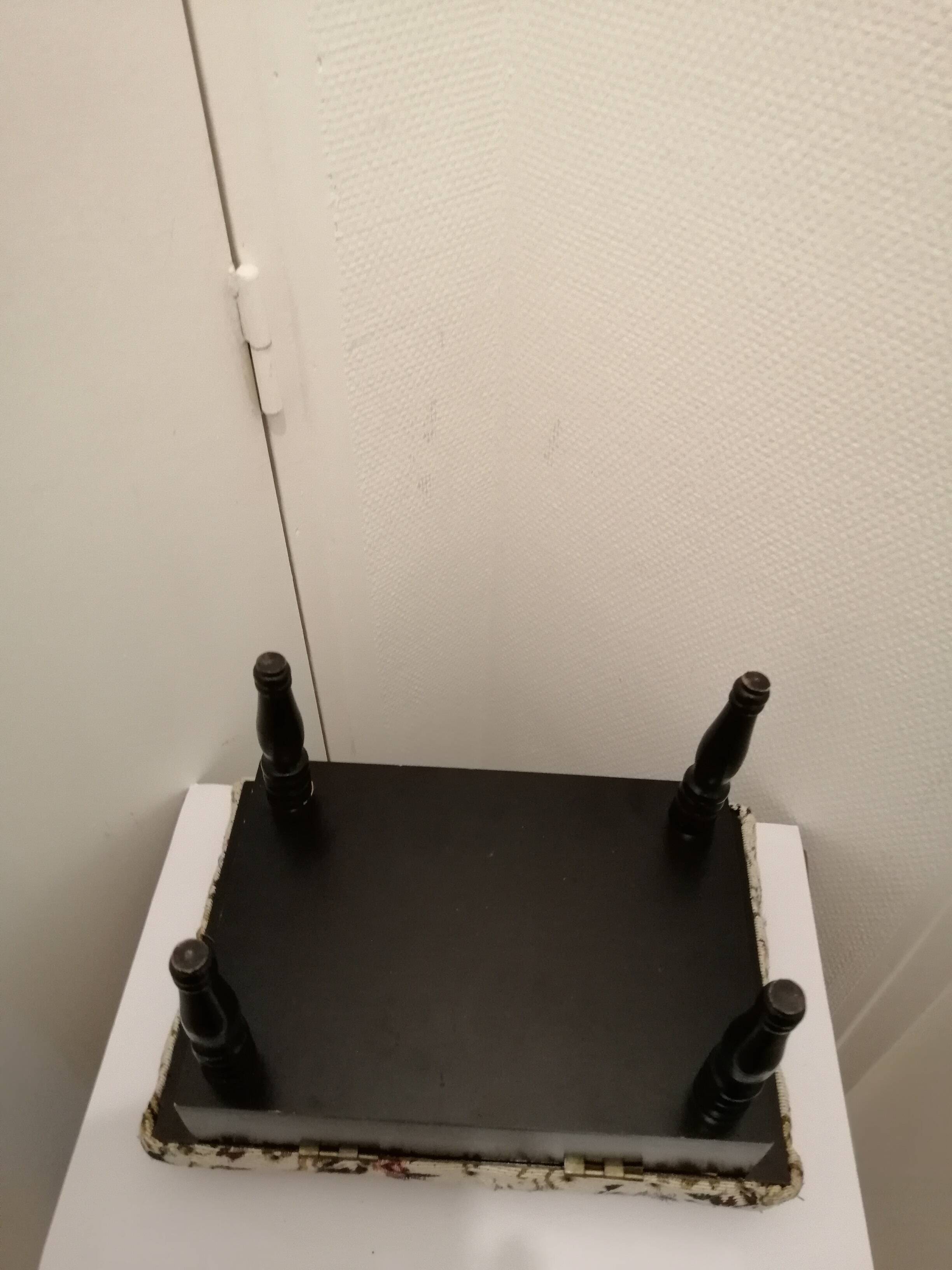 footrest in wood and fabric