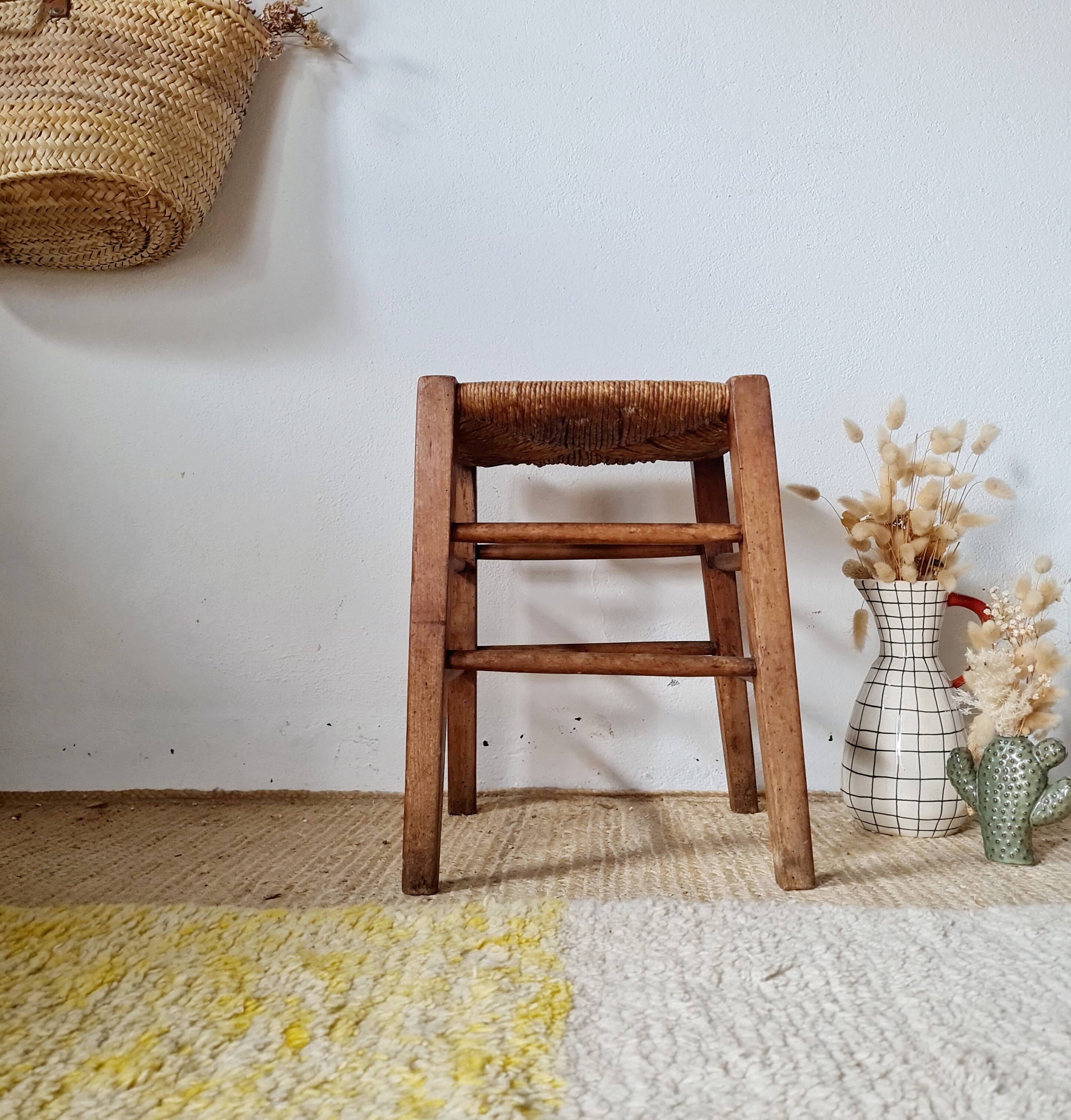 Tabouret de ferme ancien en bois et paille