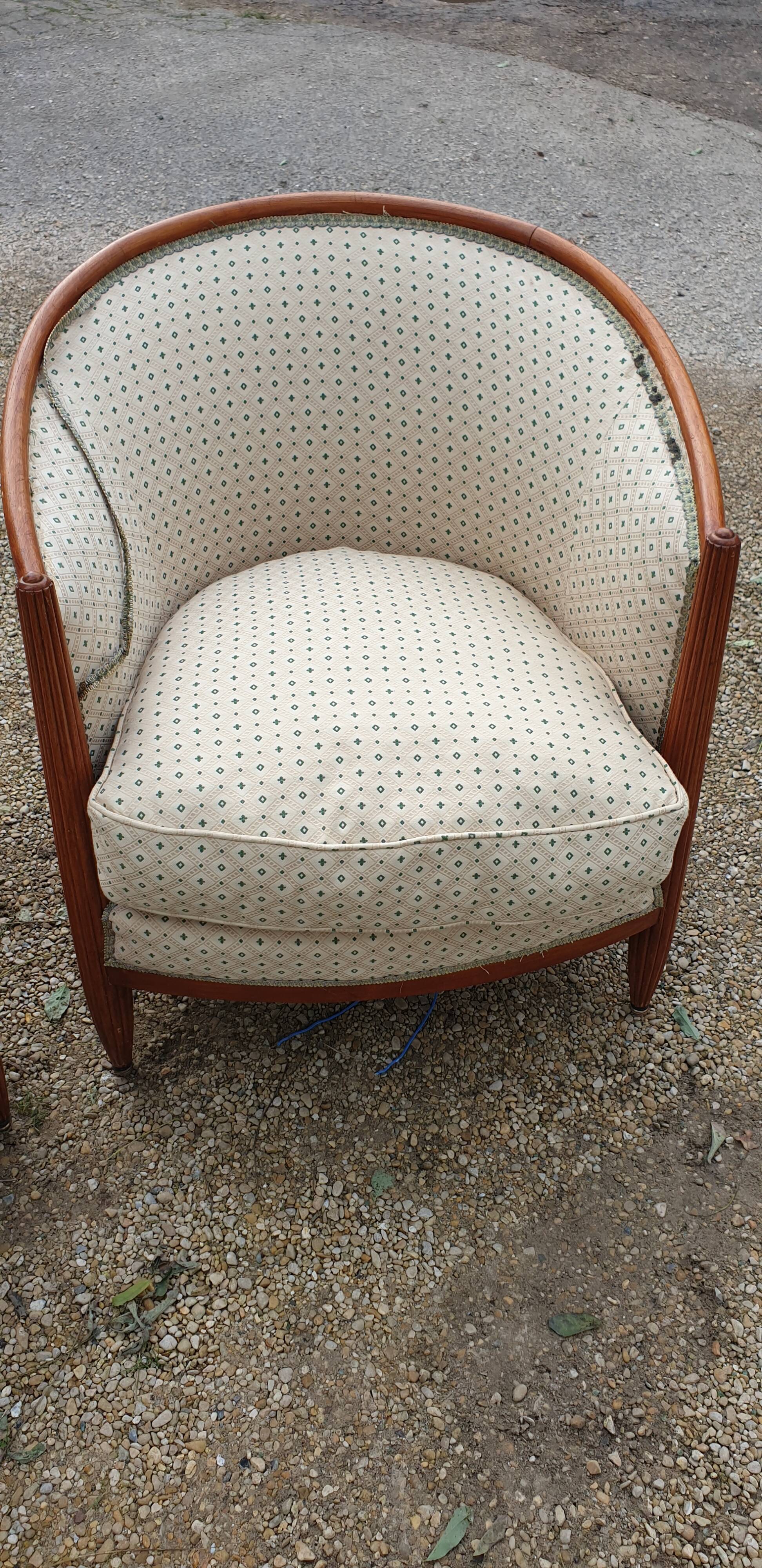 Paire de fauteuils et pouf Louis XVI