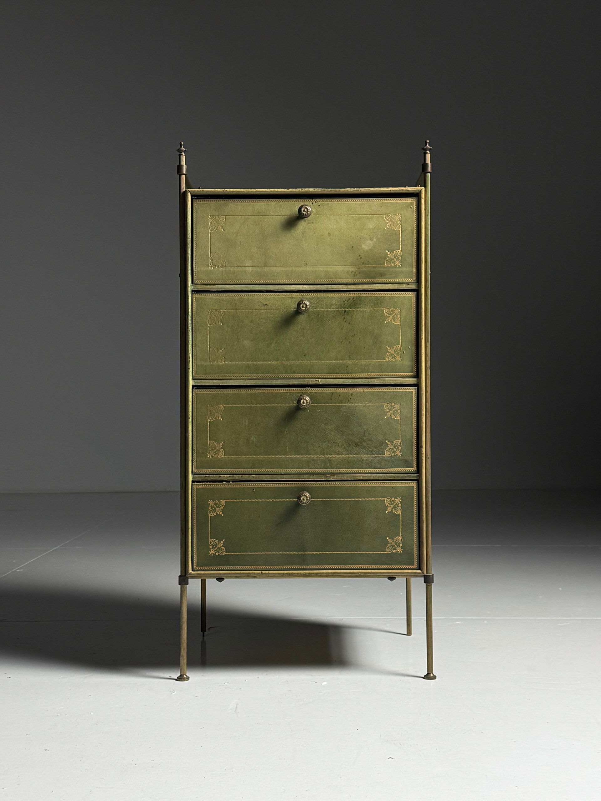 Commode en cuir vers 1960