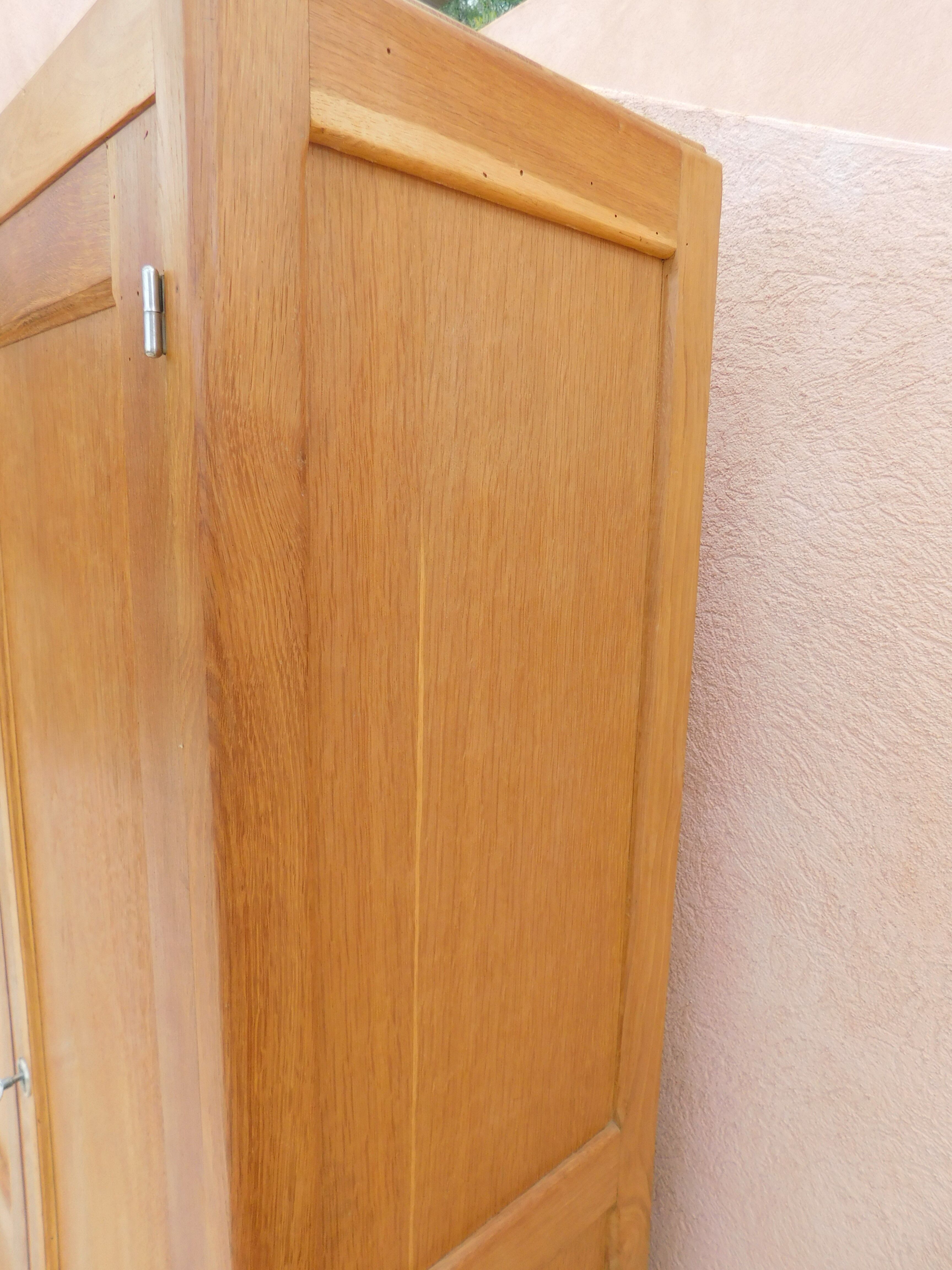 Armoire parisienne