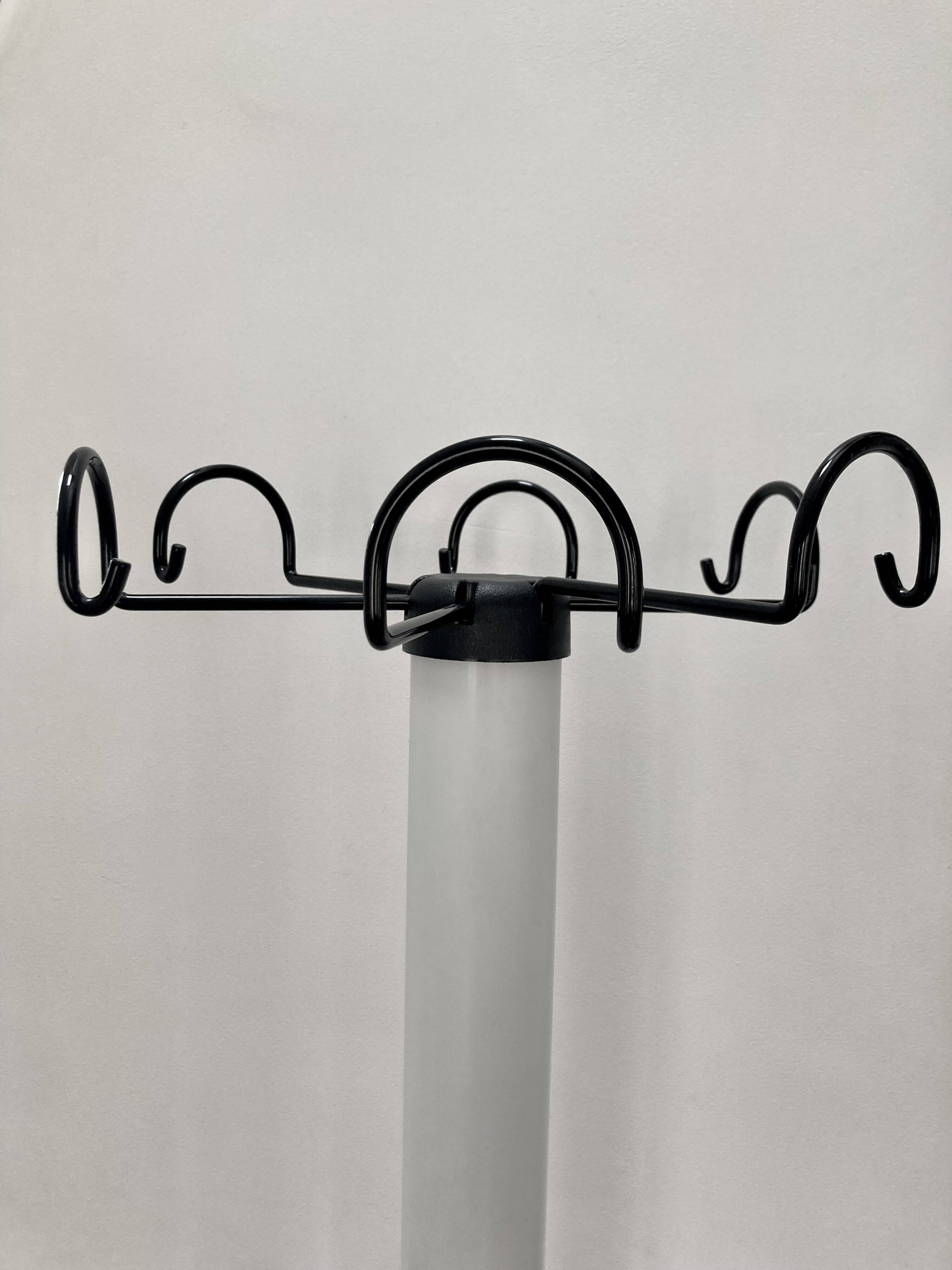 Portemanteau en métal laqué blanc édité par Seccose dans les années 80