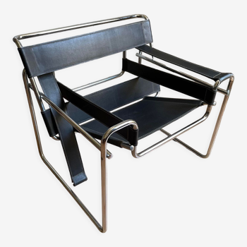 Black leather armchair by Marcel Breuer