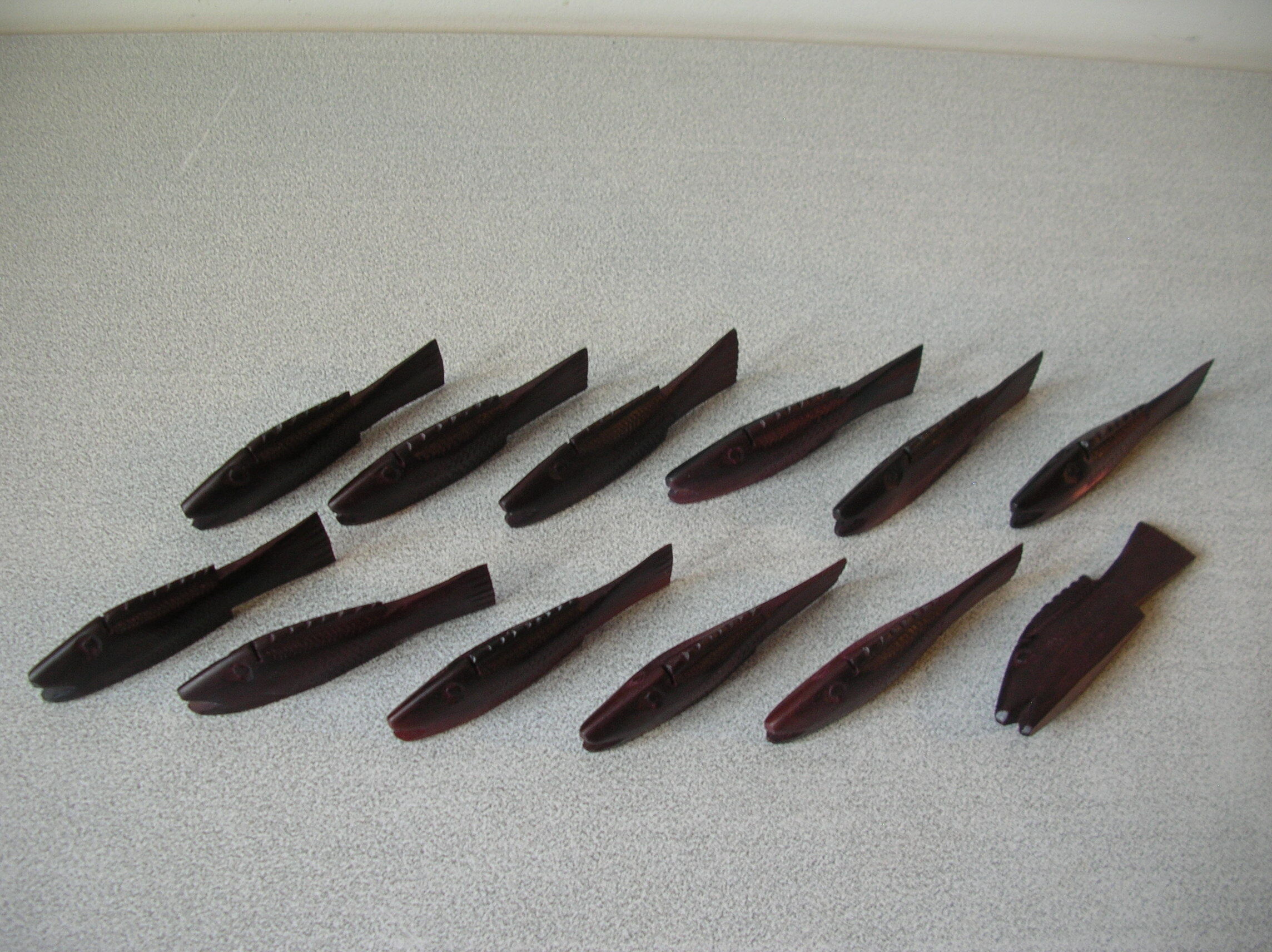 Set of 12 cutlery wooden knife rests carved in the shape of fish tableware