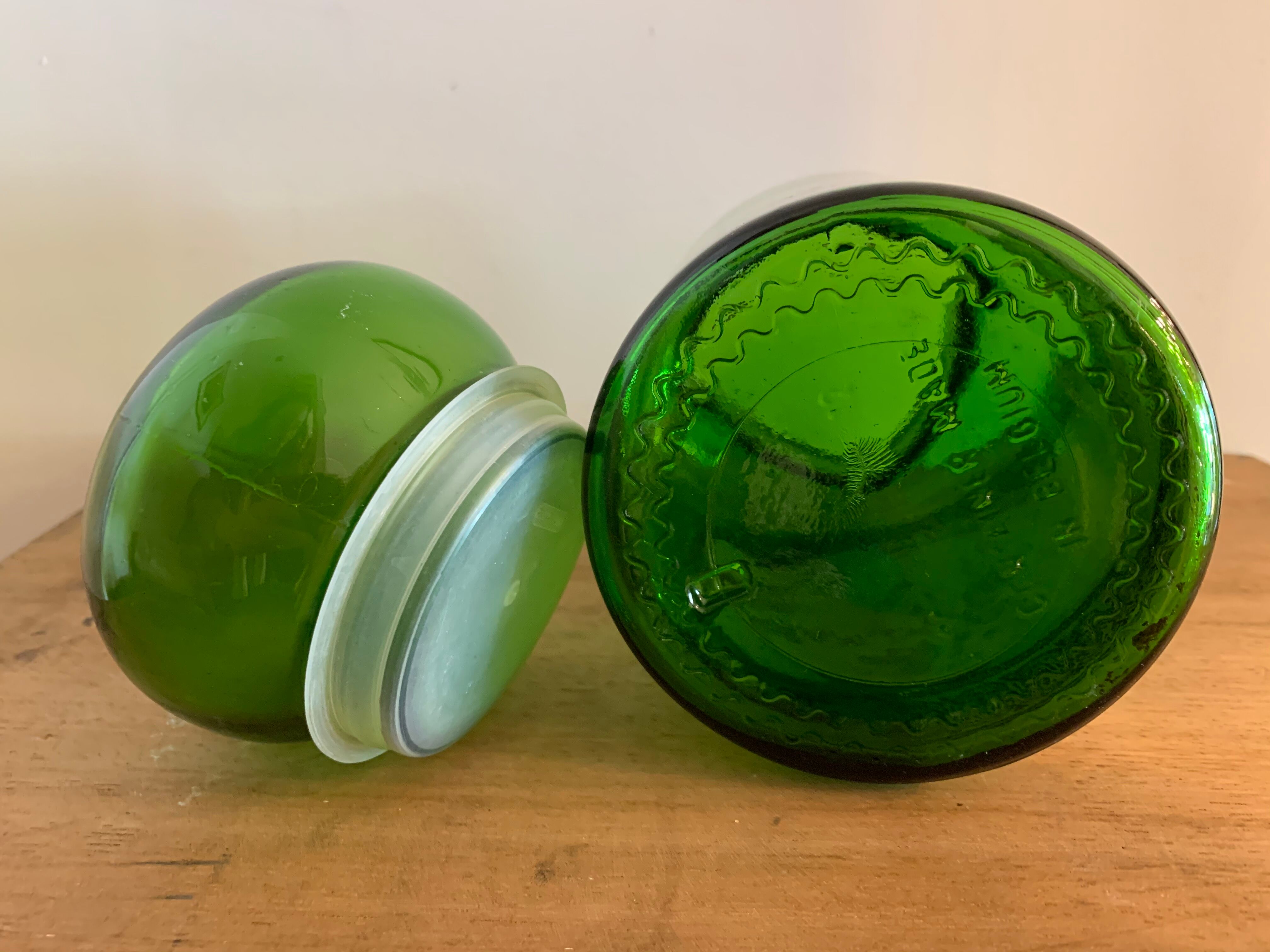 Pharmacy pot in Belgian green glass