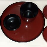 Plateau en bakélite laqué du Japon vintage avec 4 pièces