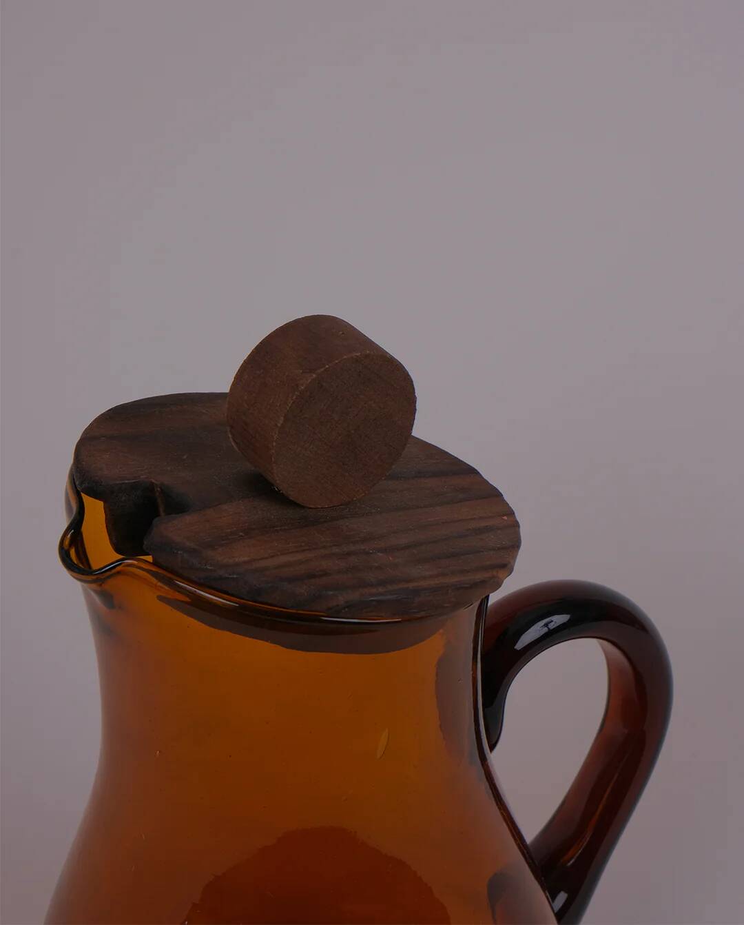 Pichet en verre ambré