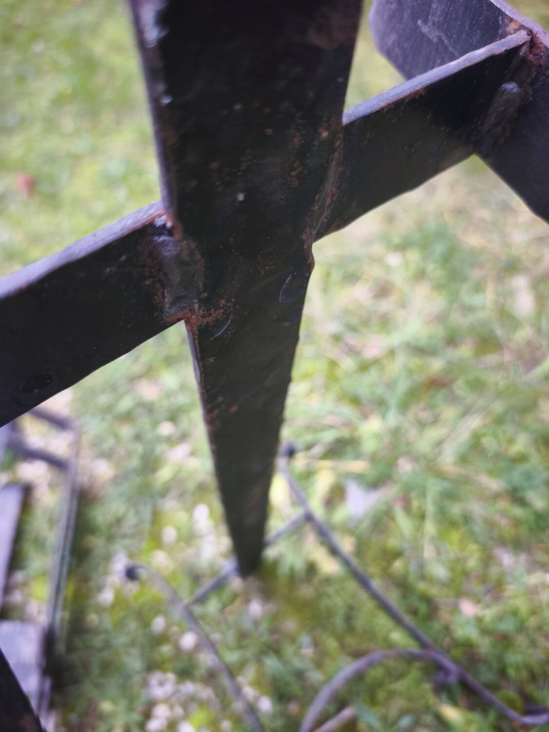 Wrought iron log holder or plant stand