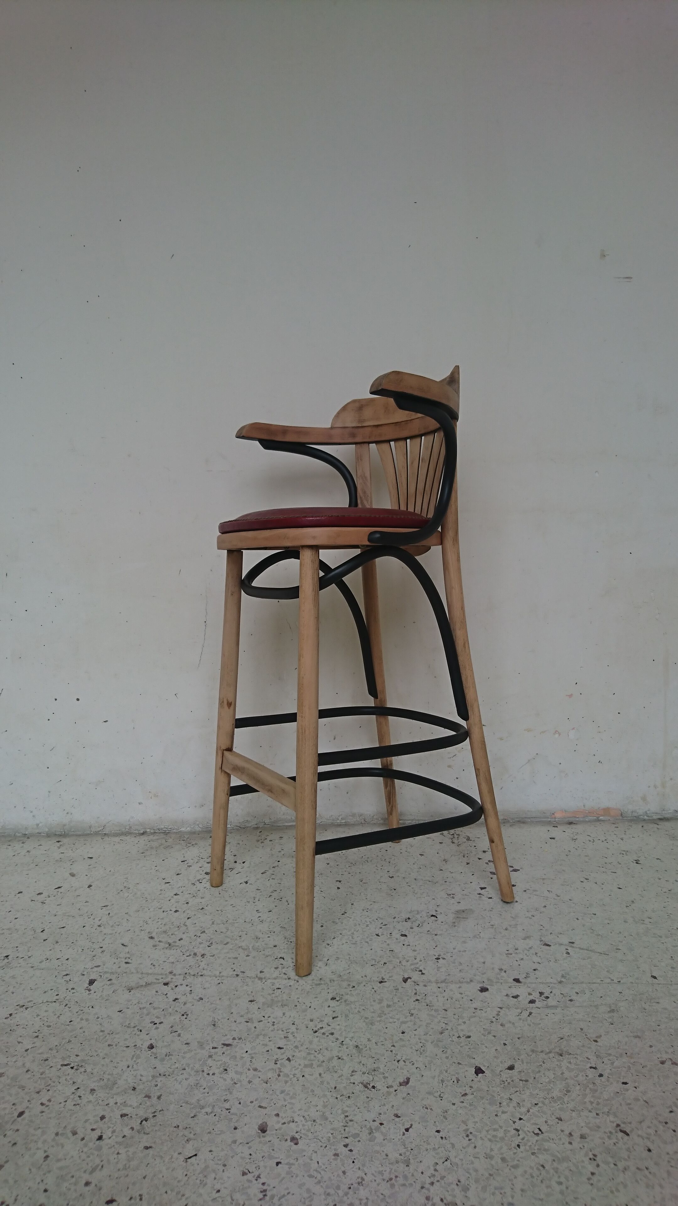 Paire de tabourets haut d'un ensemble bistrot