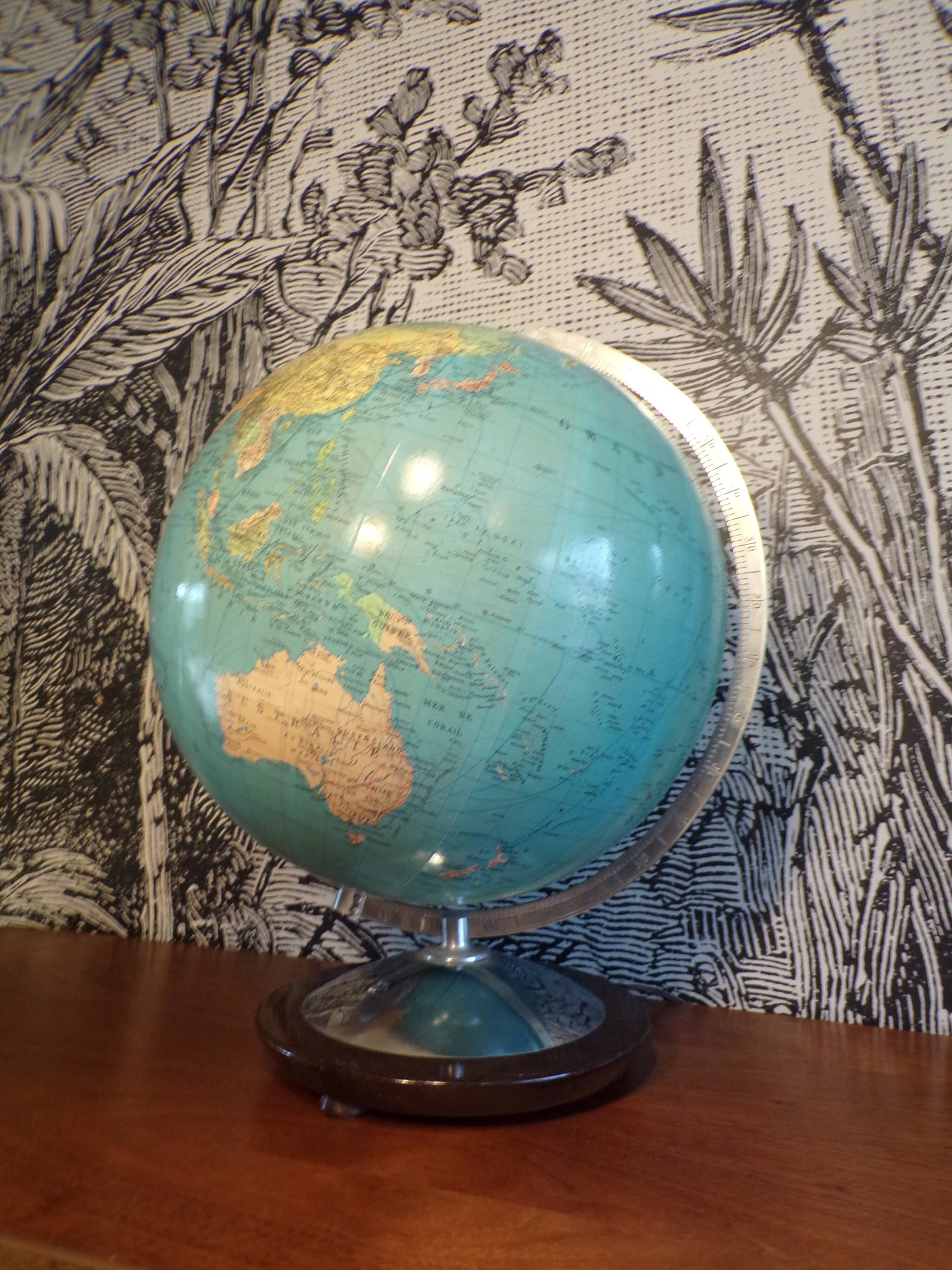 Columbus illuminated globe Ø32cm