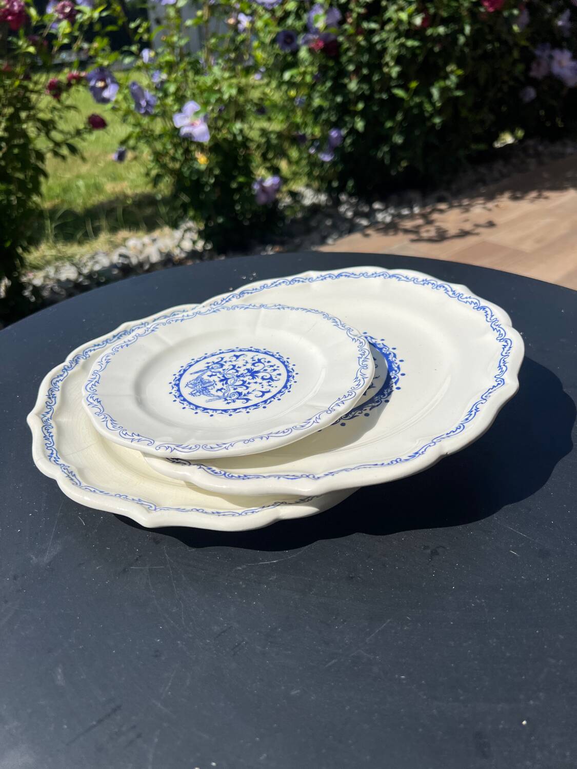 Lot - 3 assiettes en Gien bleu et blanche