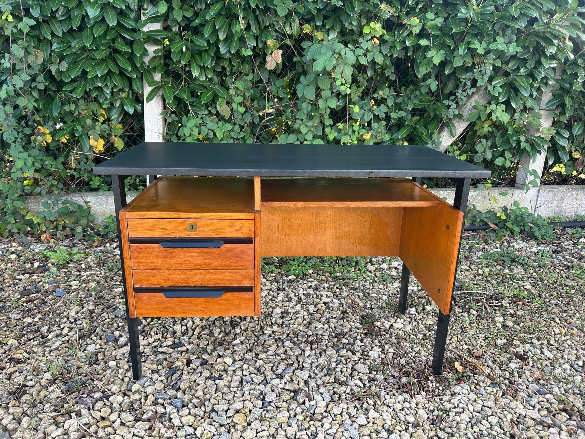 bureau moderniste  des années 50