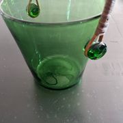 Seau à glace en verre vert et rotin