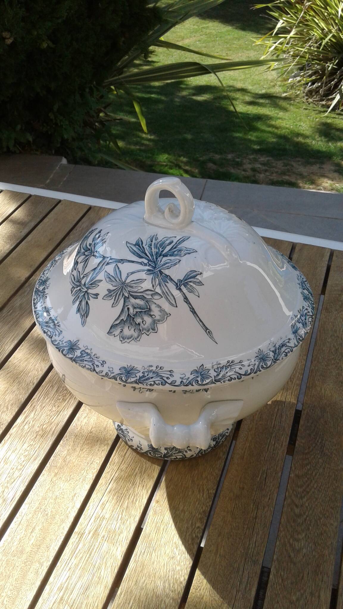 St-Amand soup tureen