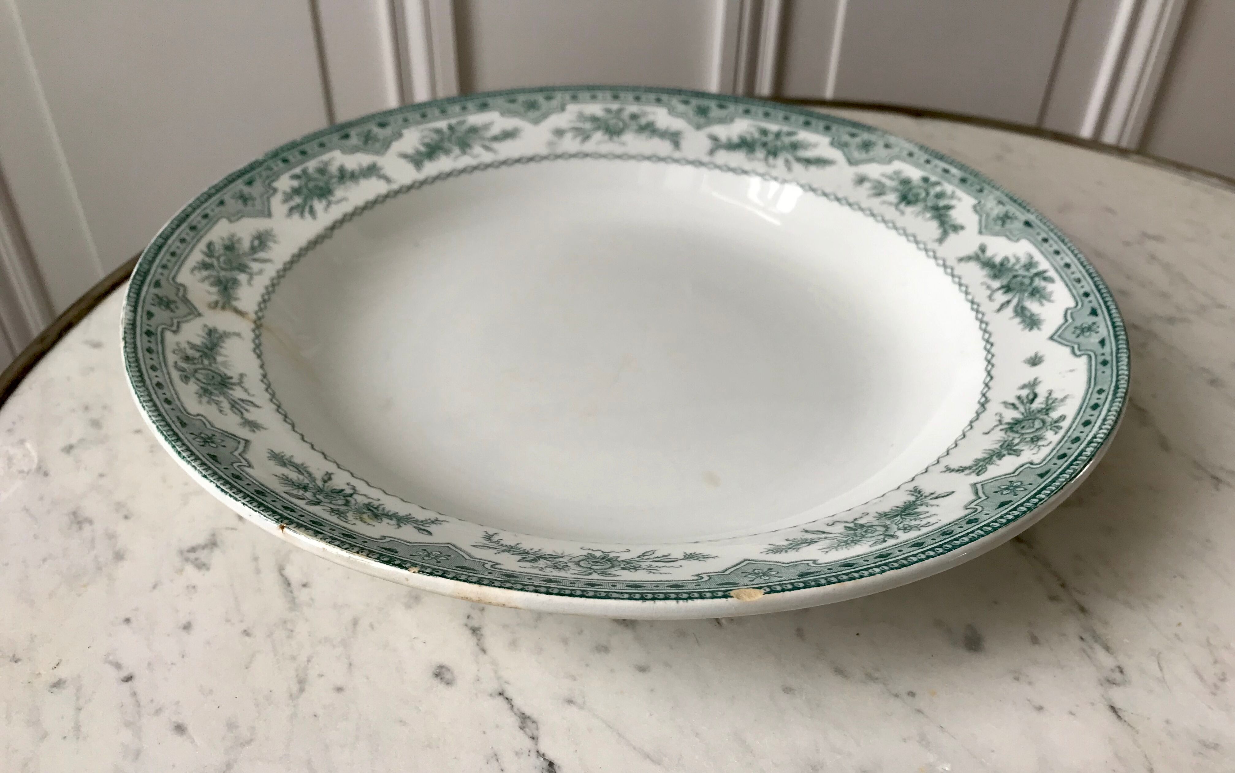 Round dish Terre de Fer earthenware of Onnaing model "Roses Mousses" late nineteenth