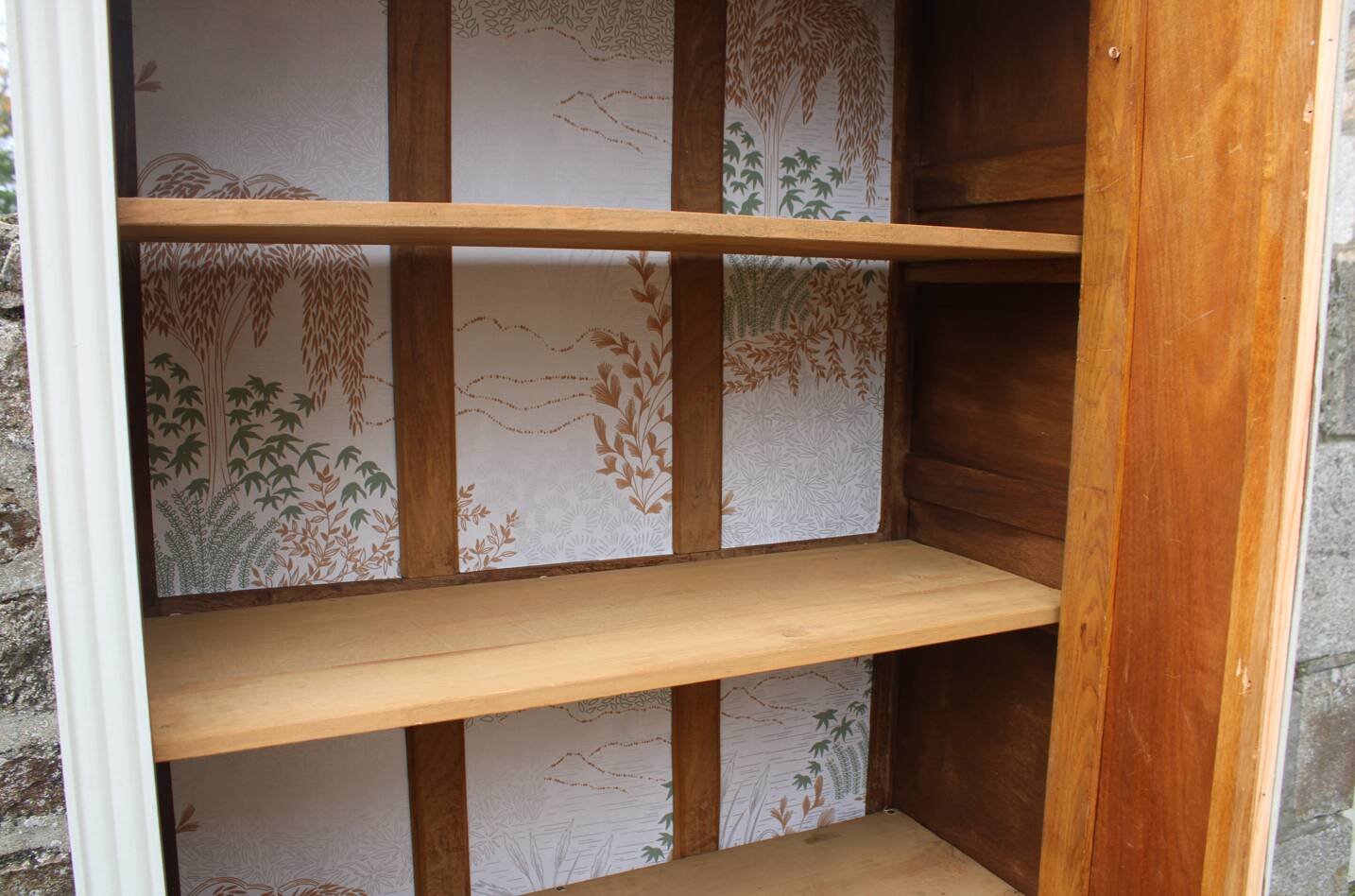 Armoire vitrée parisienne vaisselier vintage