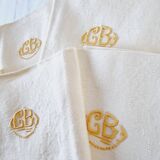 6 Serviettes en tissu de coton avec anagramme "GB", jaune clair, broderie damassée.