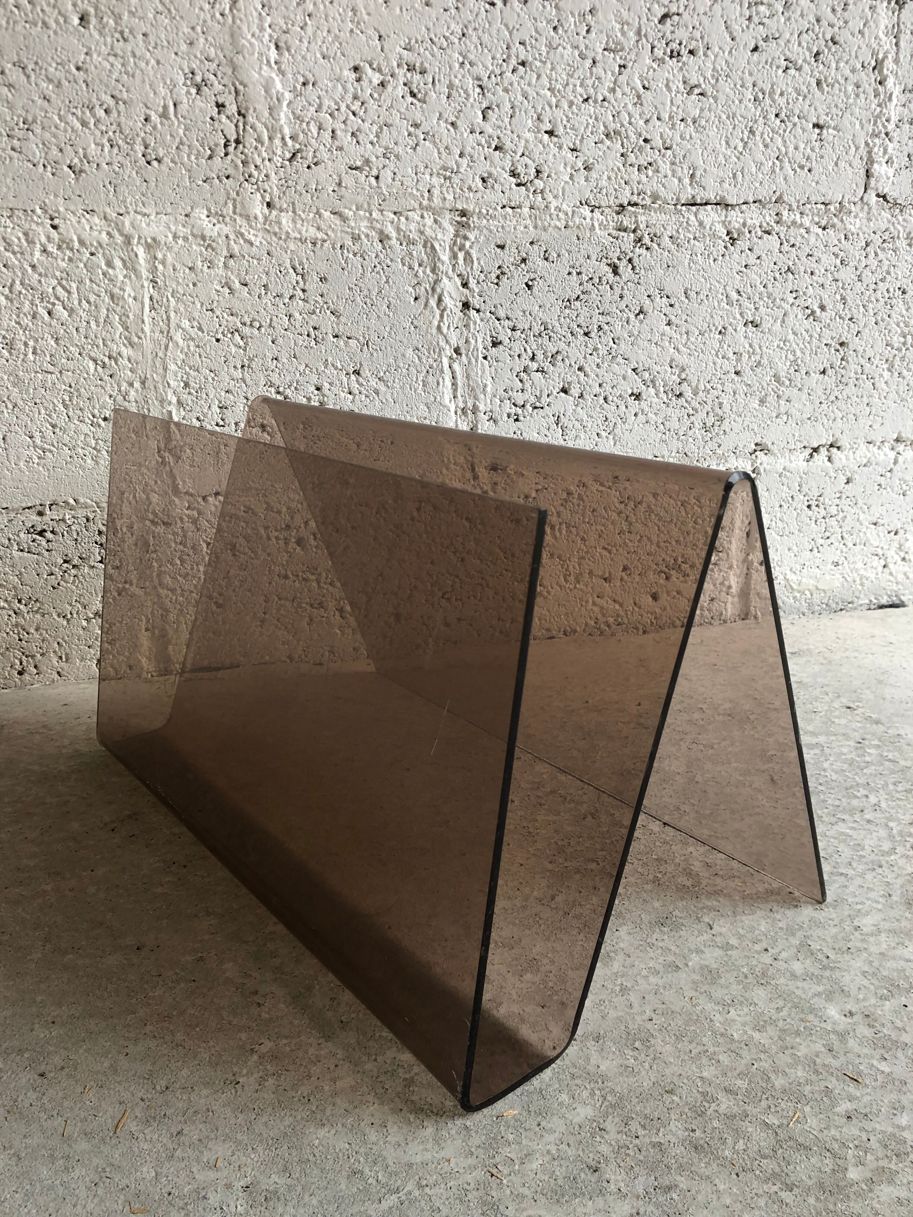 Magazine holders in altuglas 70s