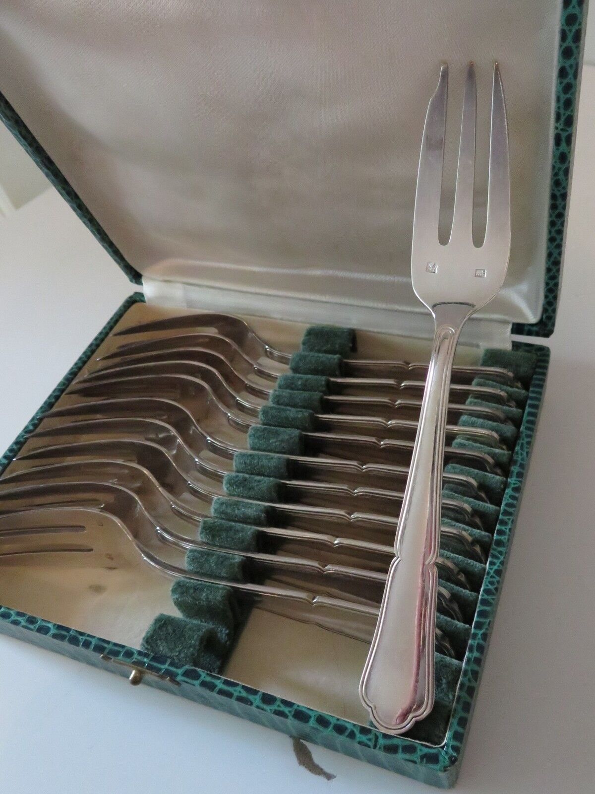 Housewife 12 dessert forks in box