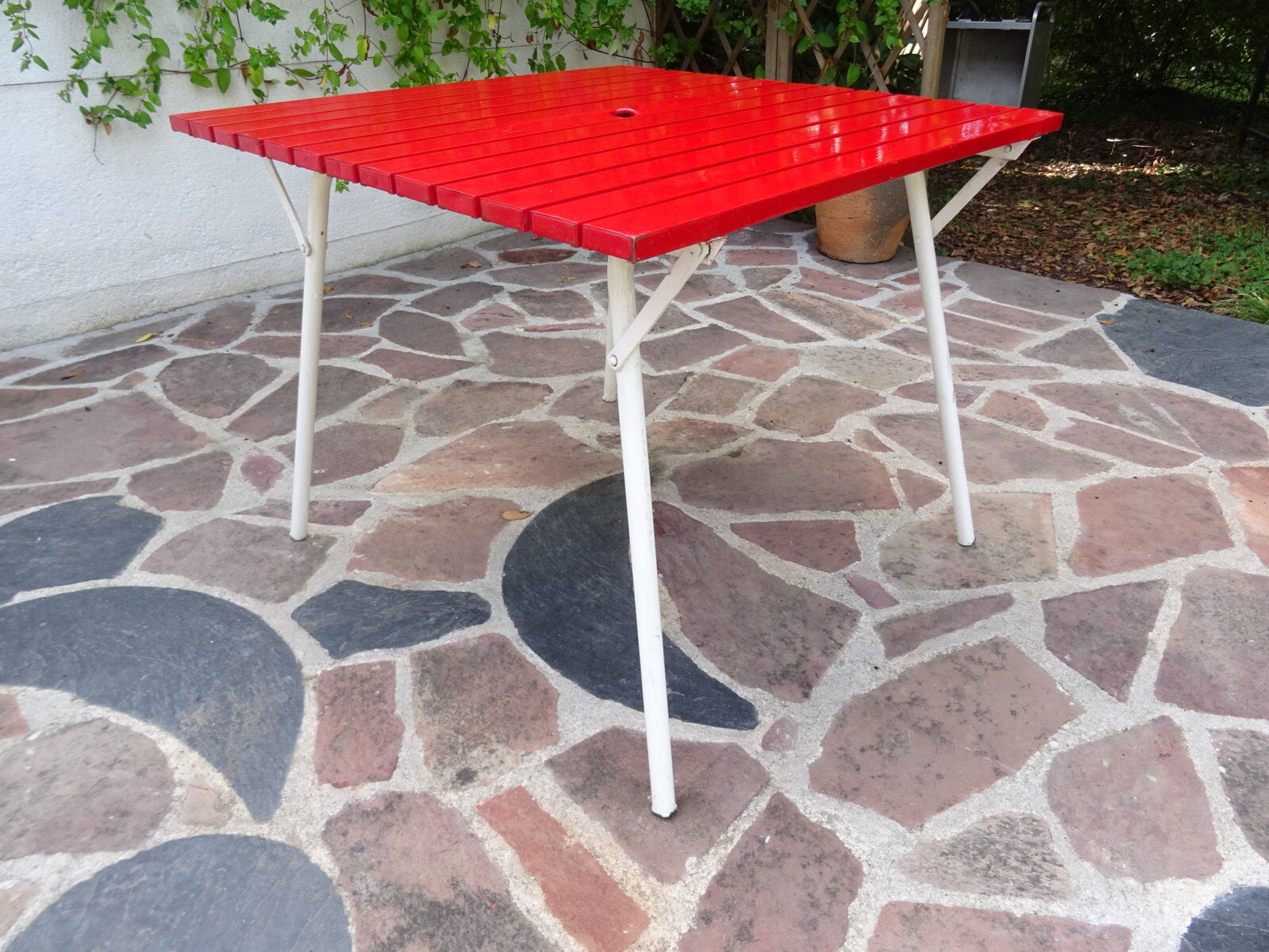 Metal folding table